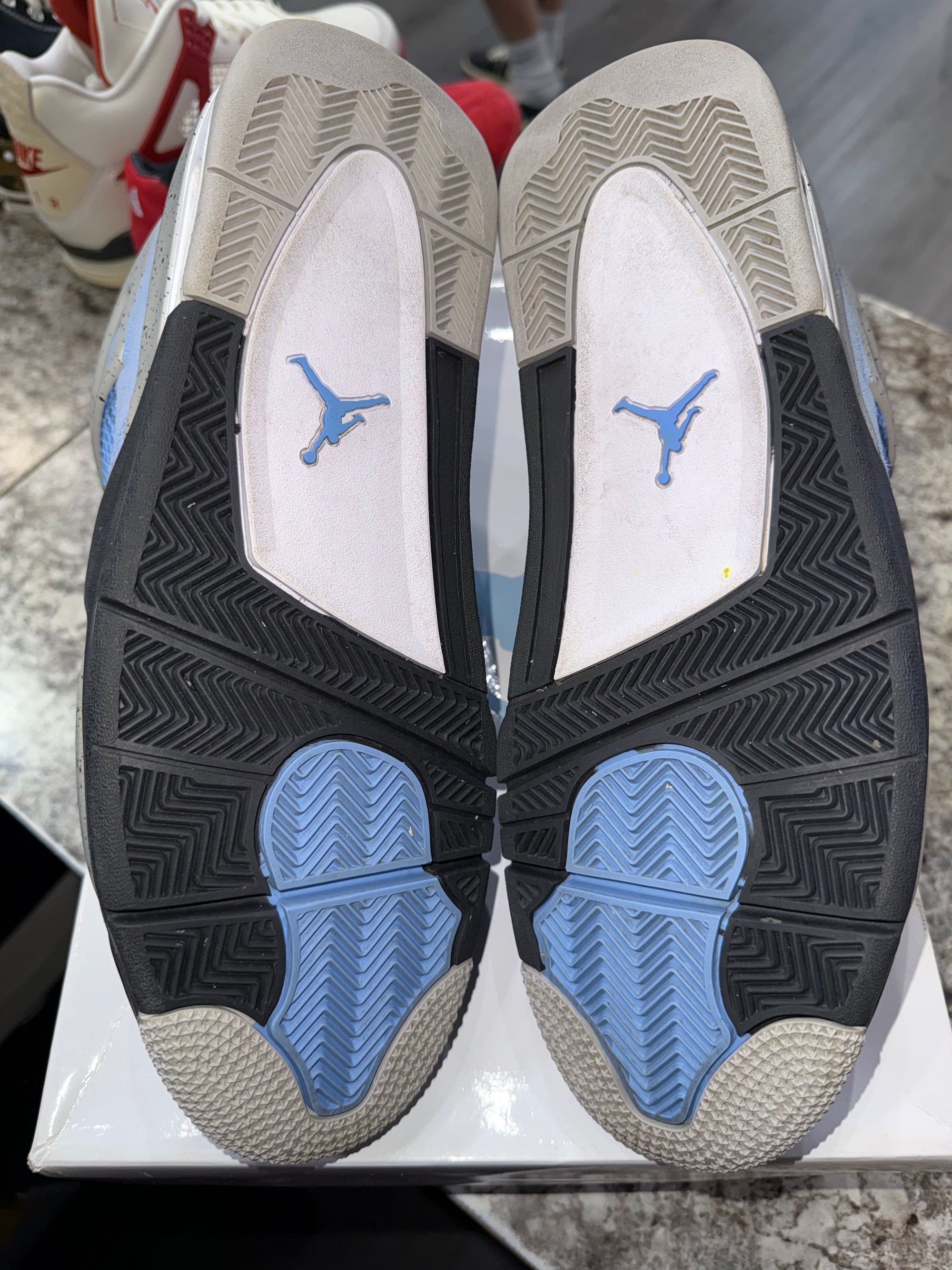 Jordan 4 Retro University Blue