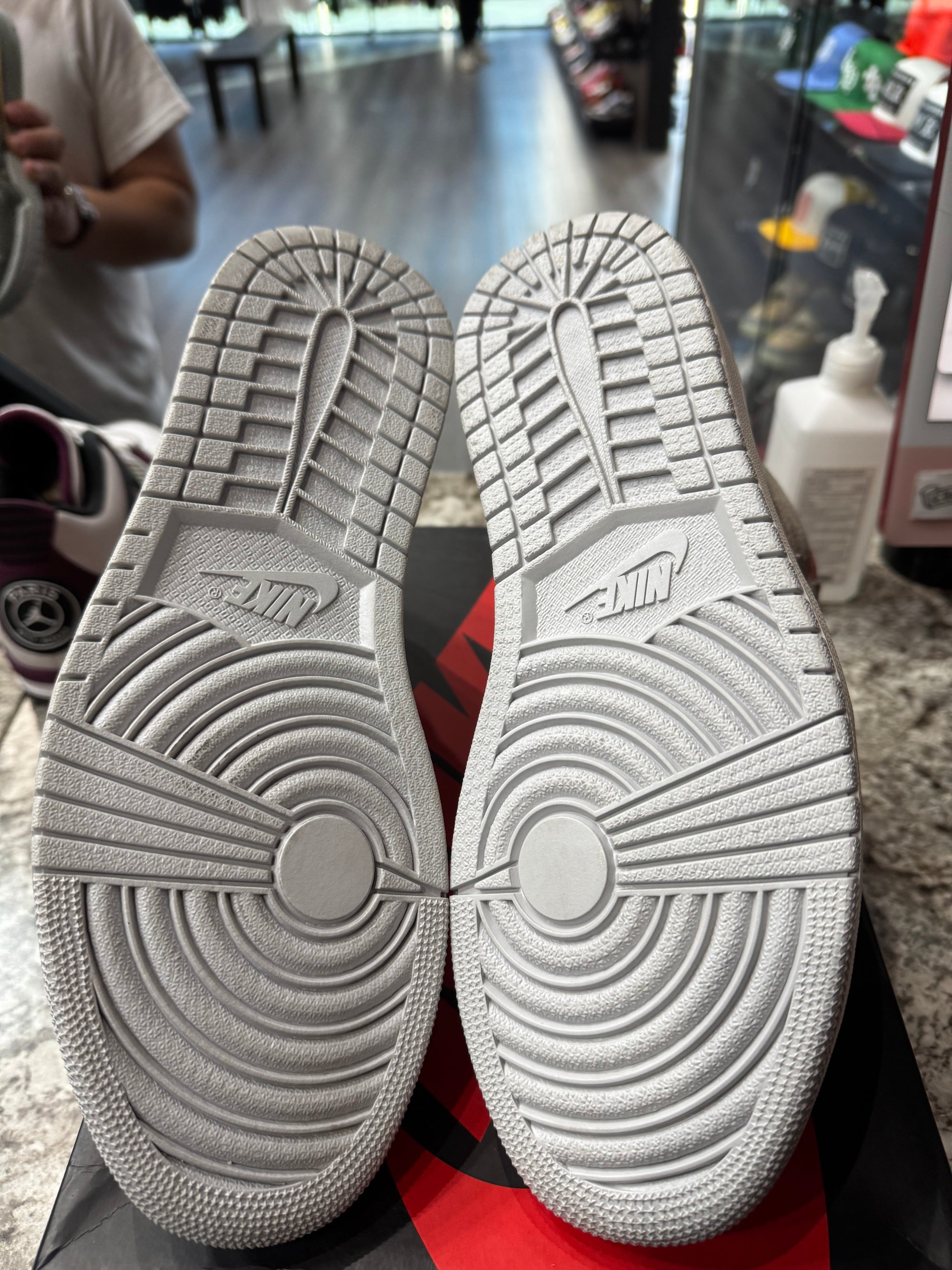 Jordan 1 Retro High Neutral Grey Hyper Crimson (Damaged Box)