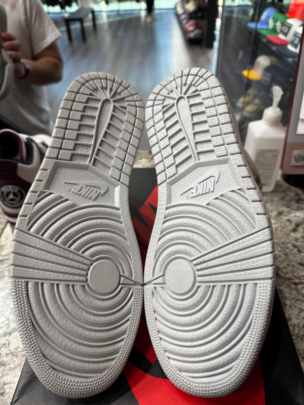 Jordan 1 Retro High Neutral Grey Hyper Crimson (Damaged Box)