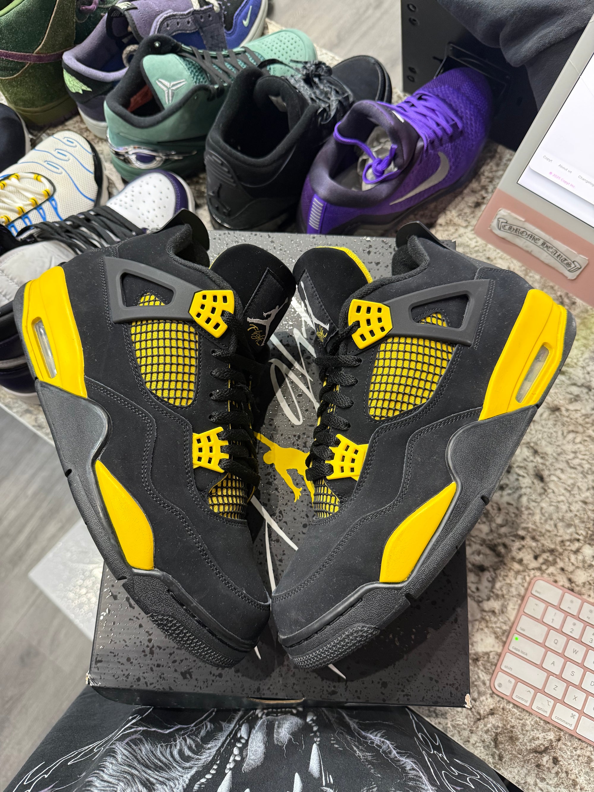 Jordan 4 Retro Thunder (2023)