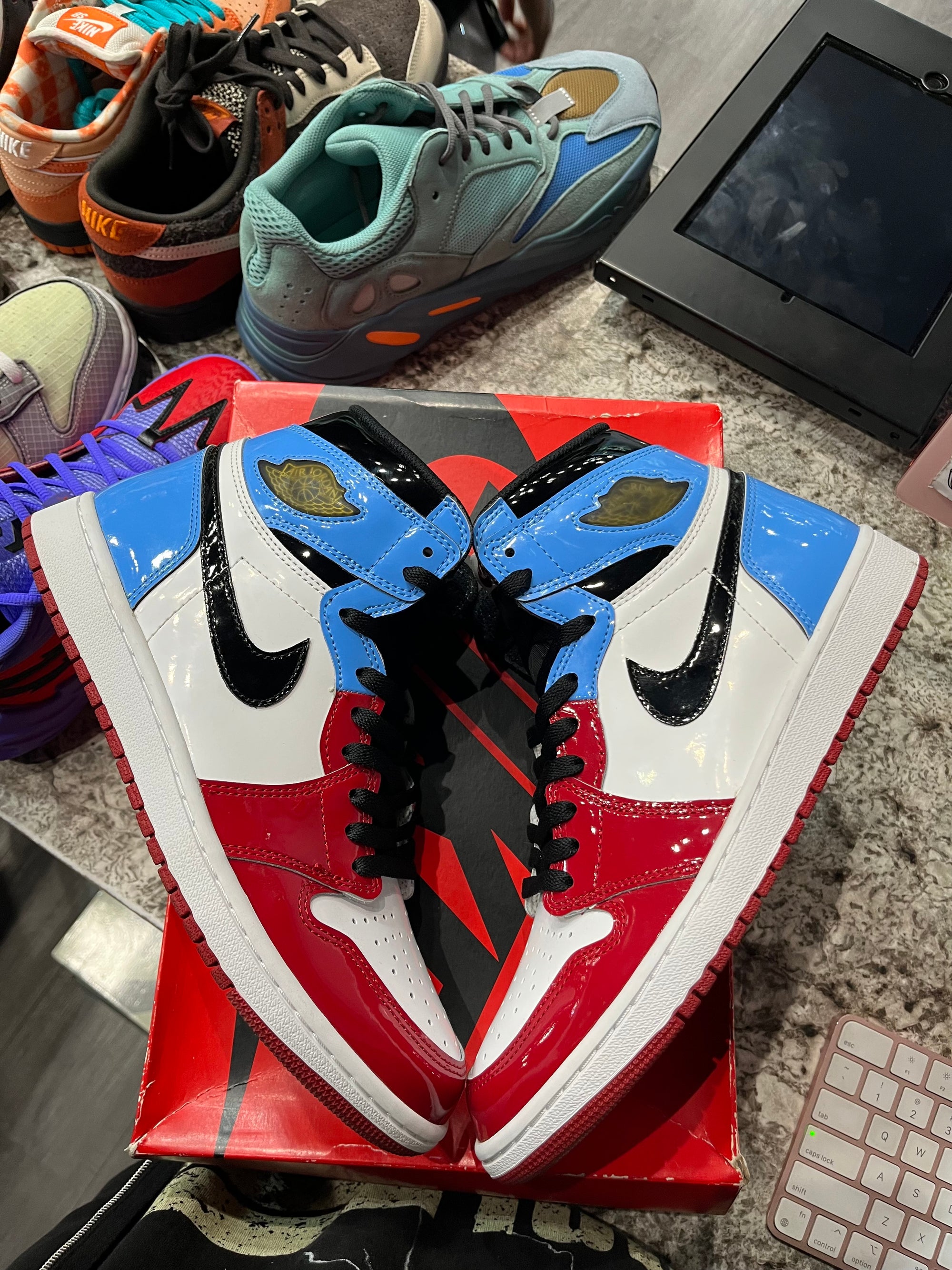 Jordan 1 Retro High Fearless UNC Chicago