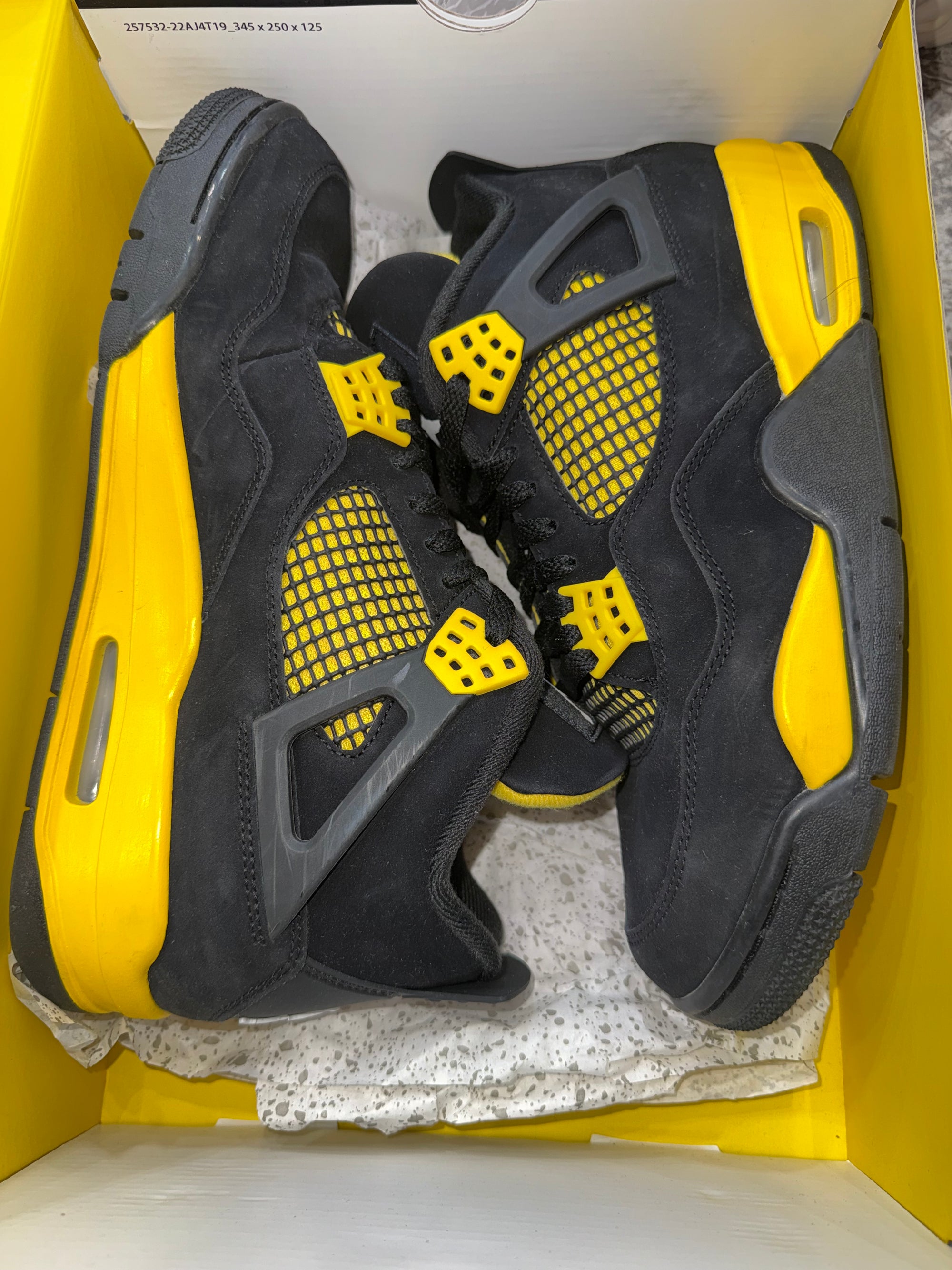 Jordan 4 Retro Thunder (2023)