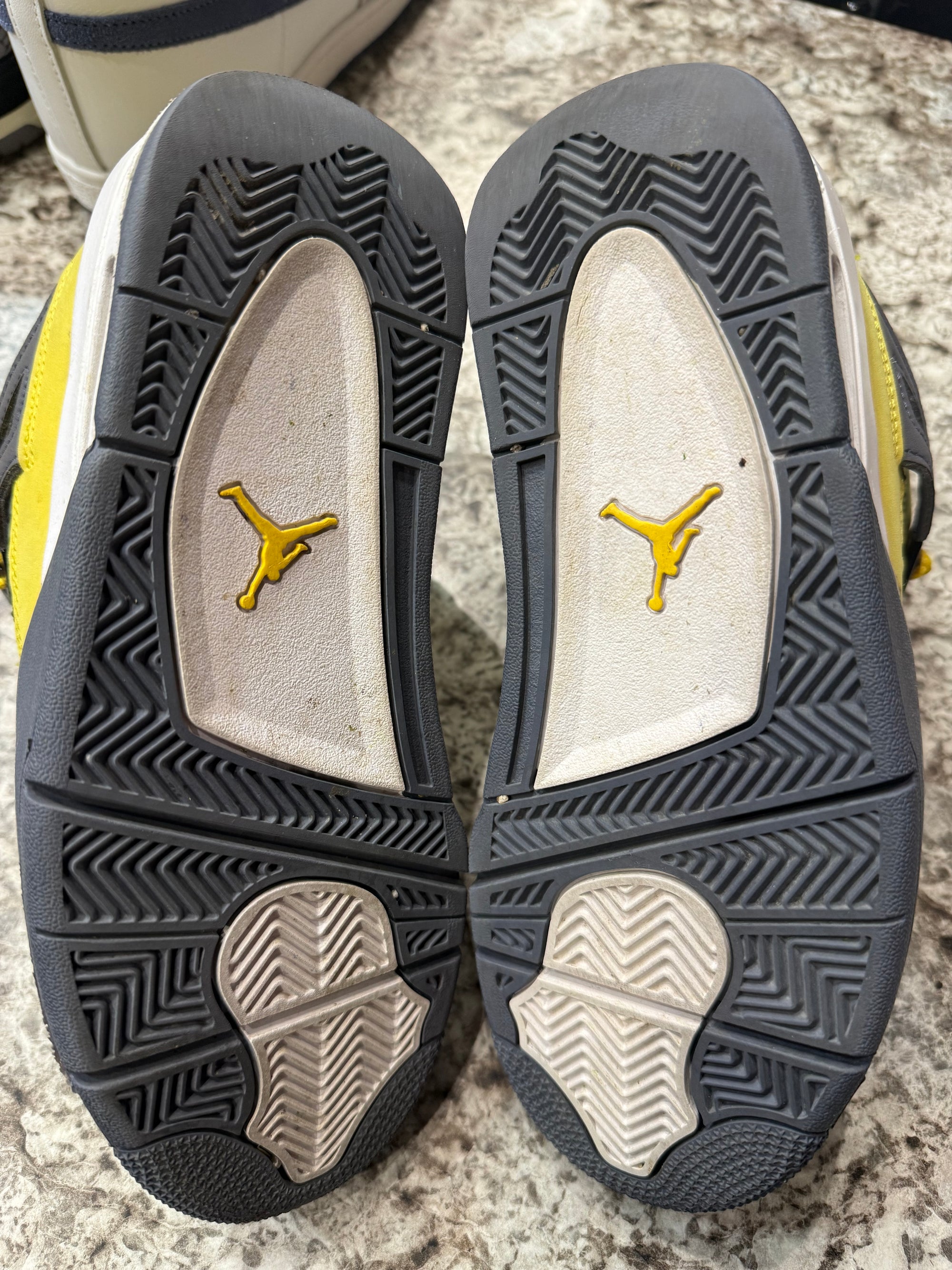 Jordan 4 Retro Lightning (2021) (GS) (NO BOX)