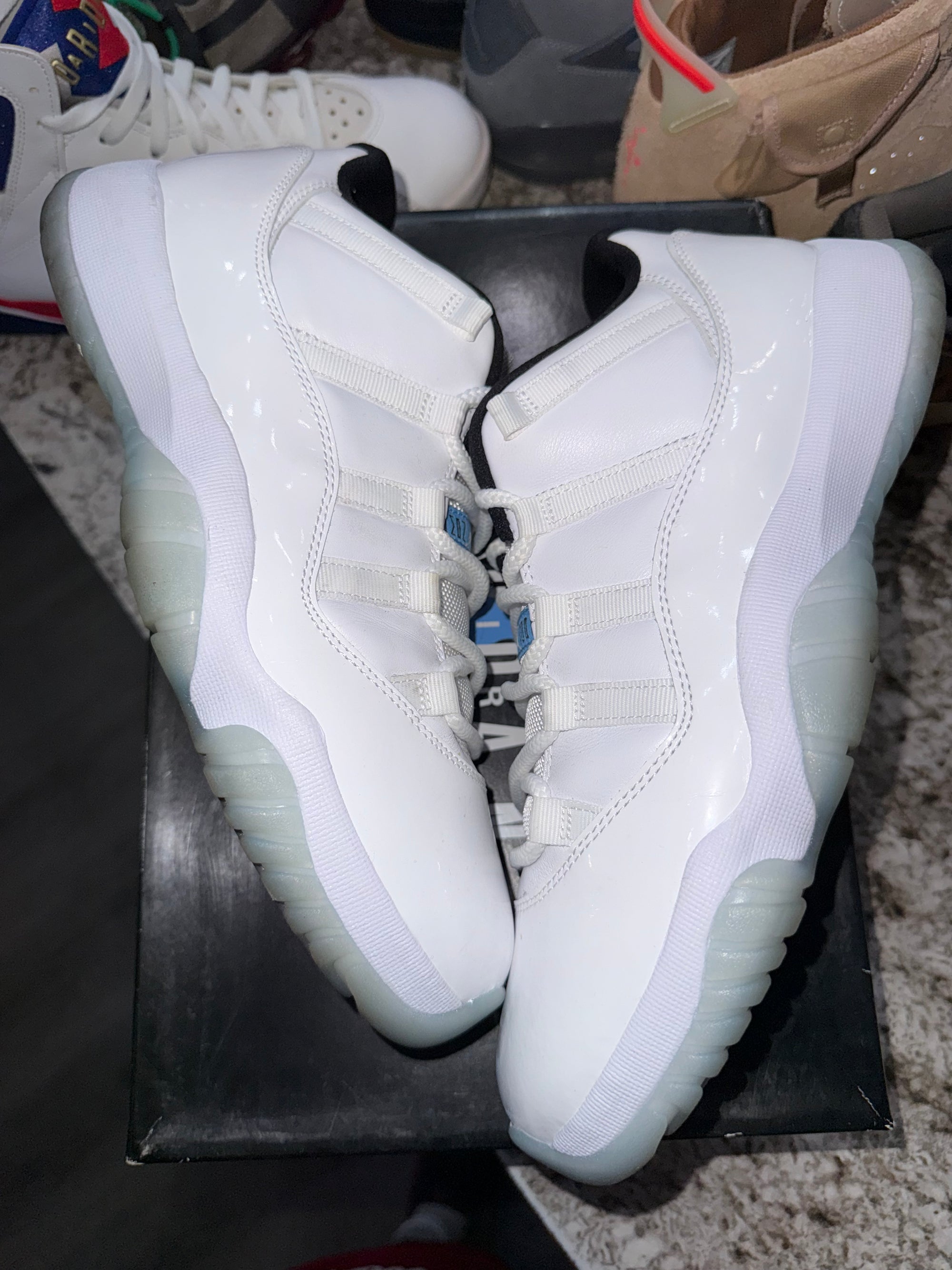 Jordan 11 Retro Low Legend Blue