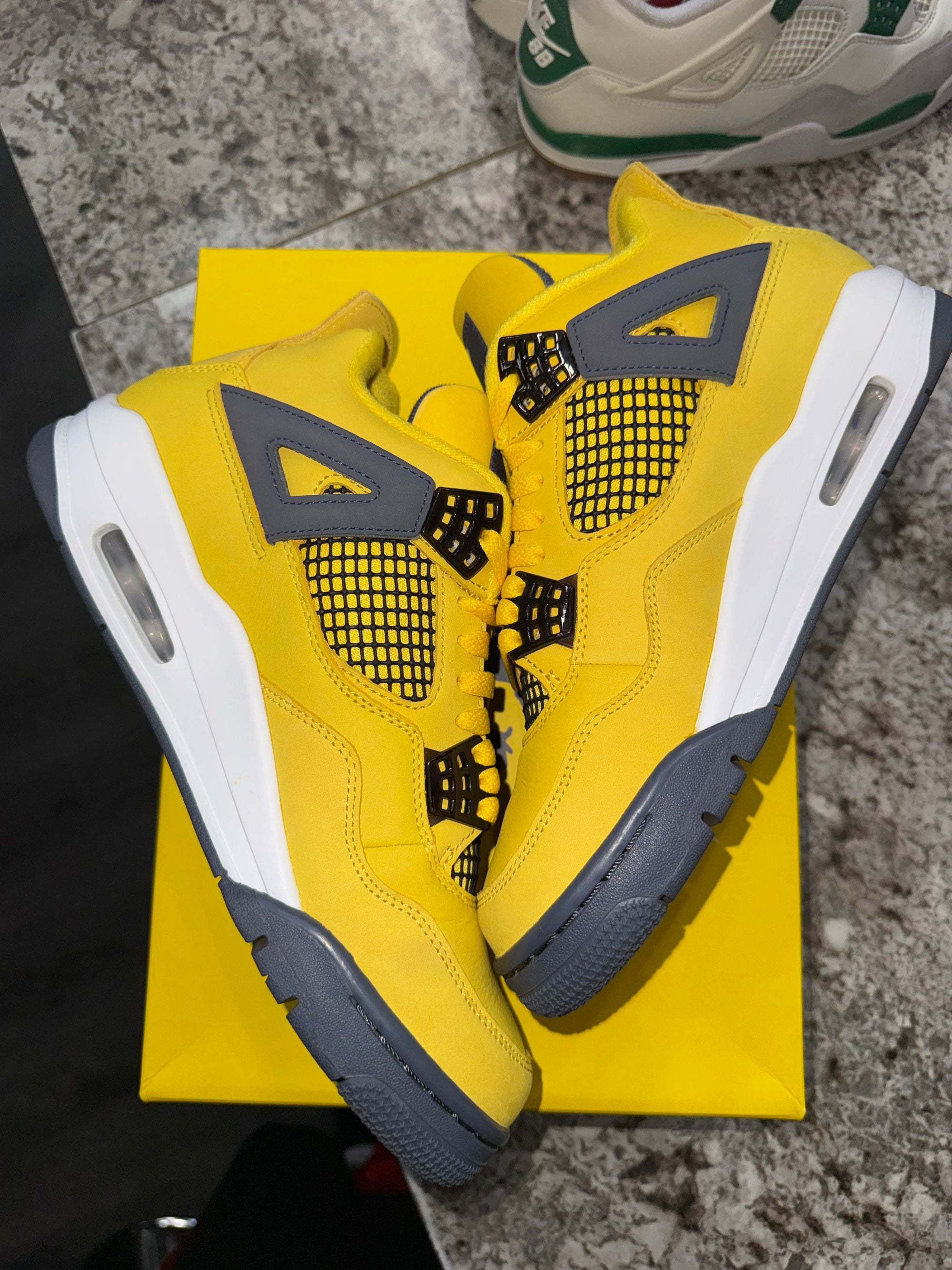 Jordan 4 Retro Lightning (2021)