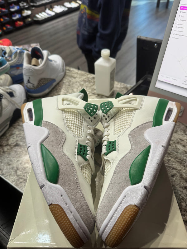 Jordan 4 Retro SB Pine Green