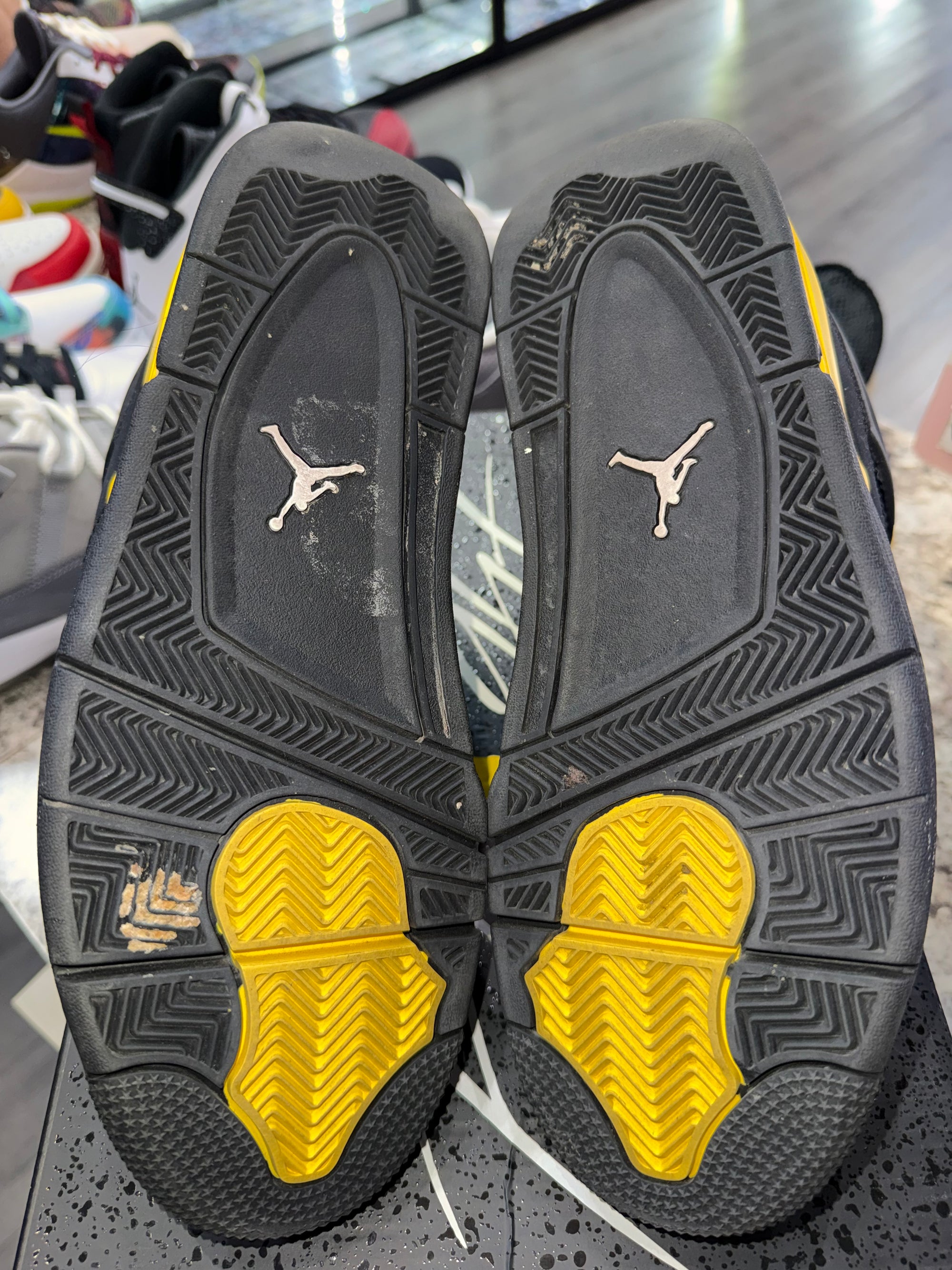 Jordan 4 Retro Thunder (2023)