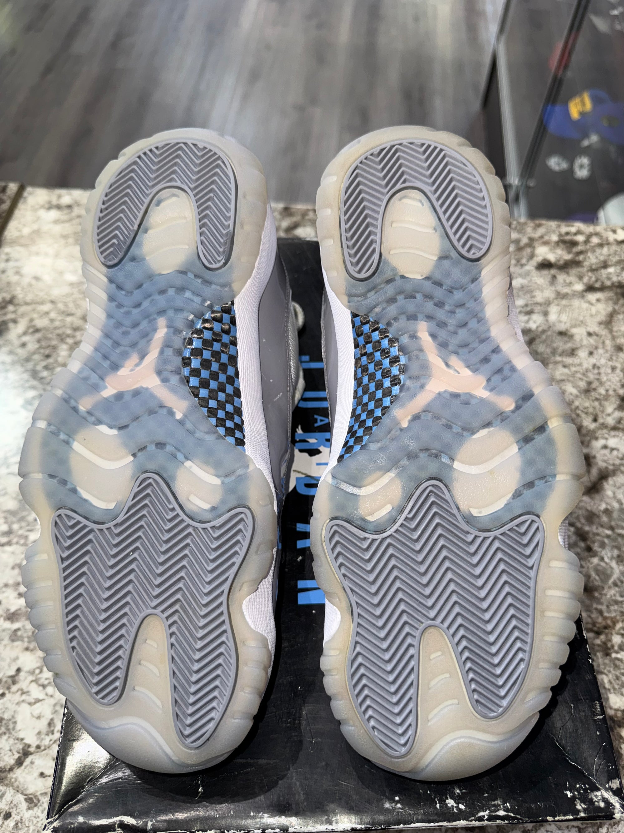 Jordan 11 Retro Low Cement Grey