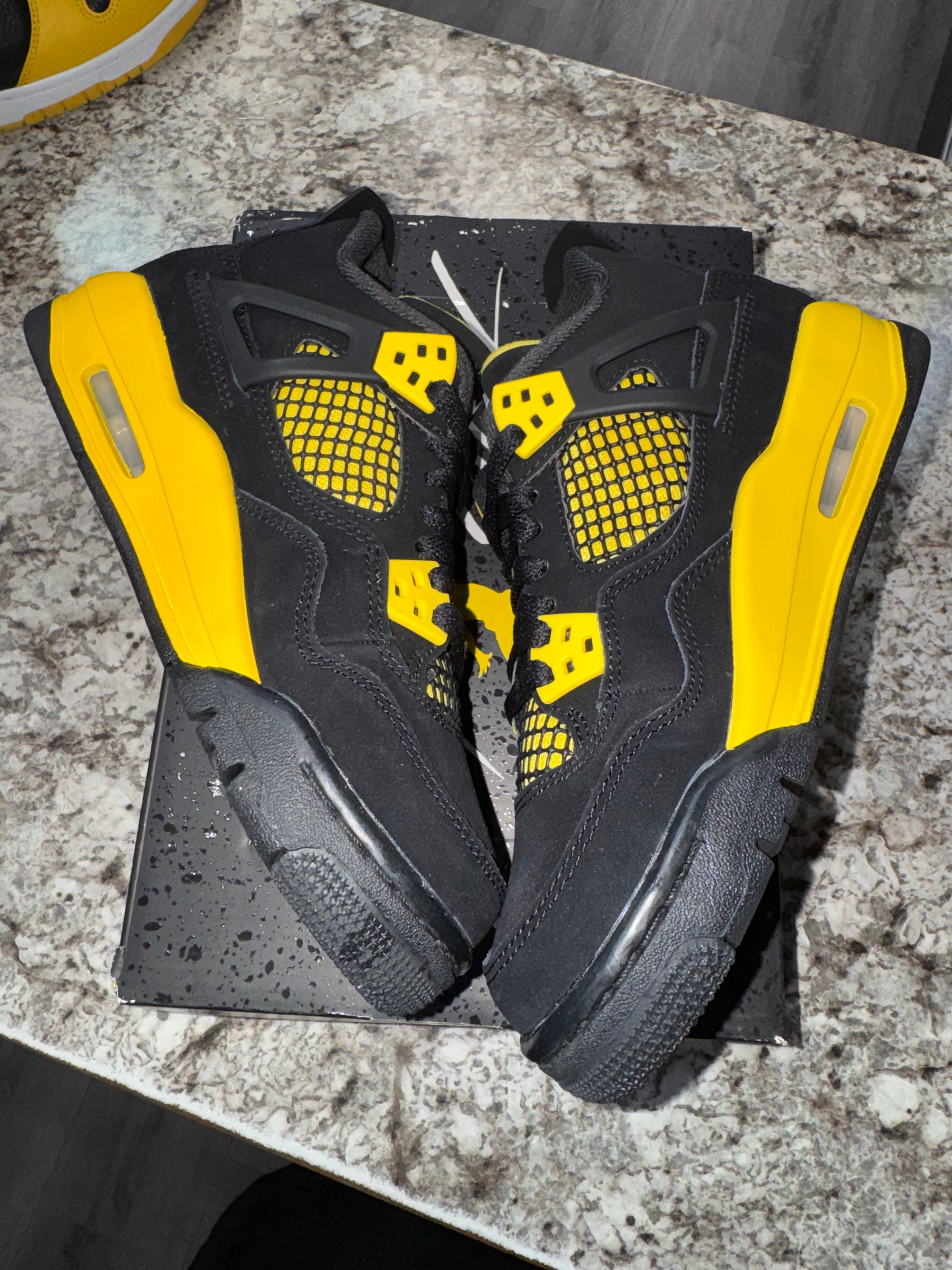 Jordan 4 Retro Thunder (2023) (GS)