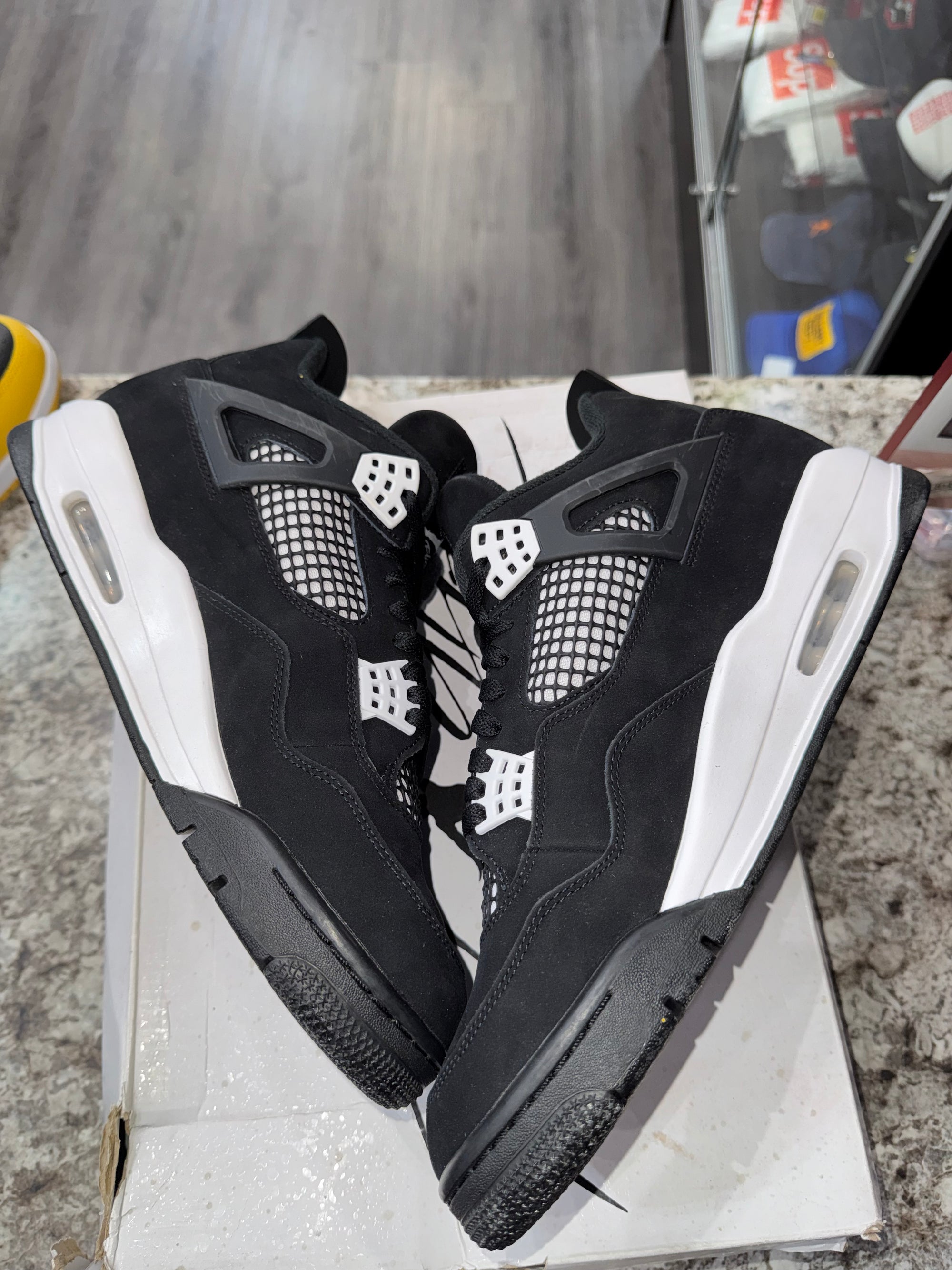 Jordan 4 Retro White Thunder
