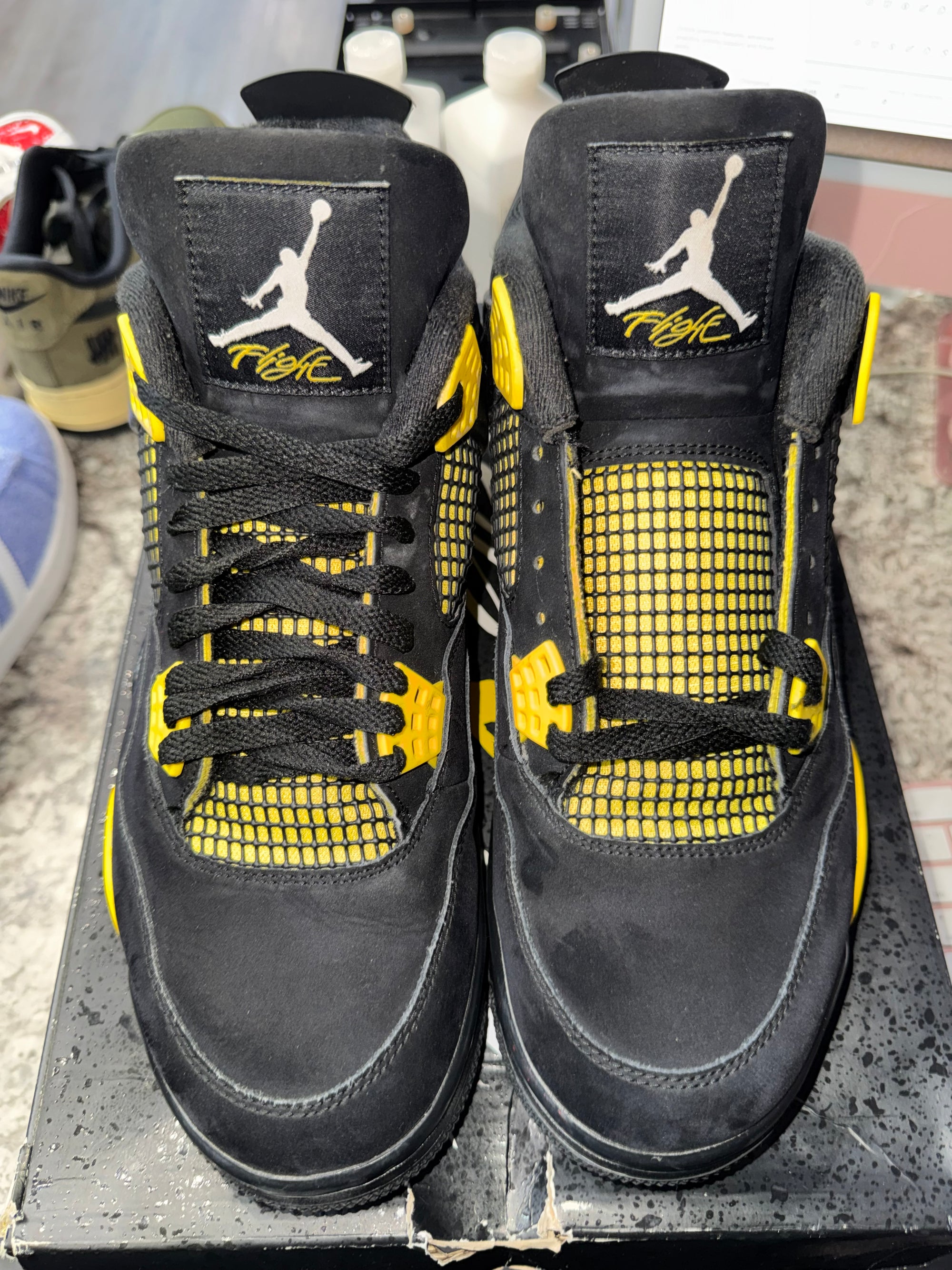 Jordan 4 Retro Thunder (2023)