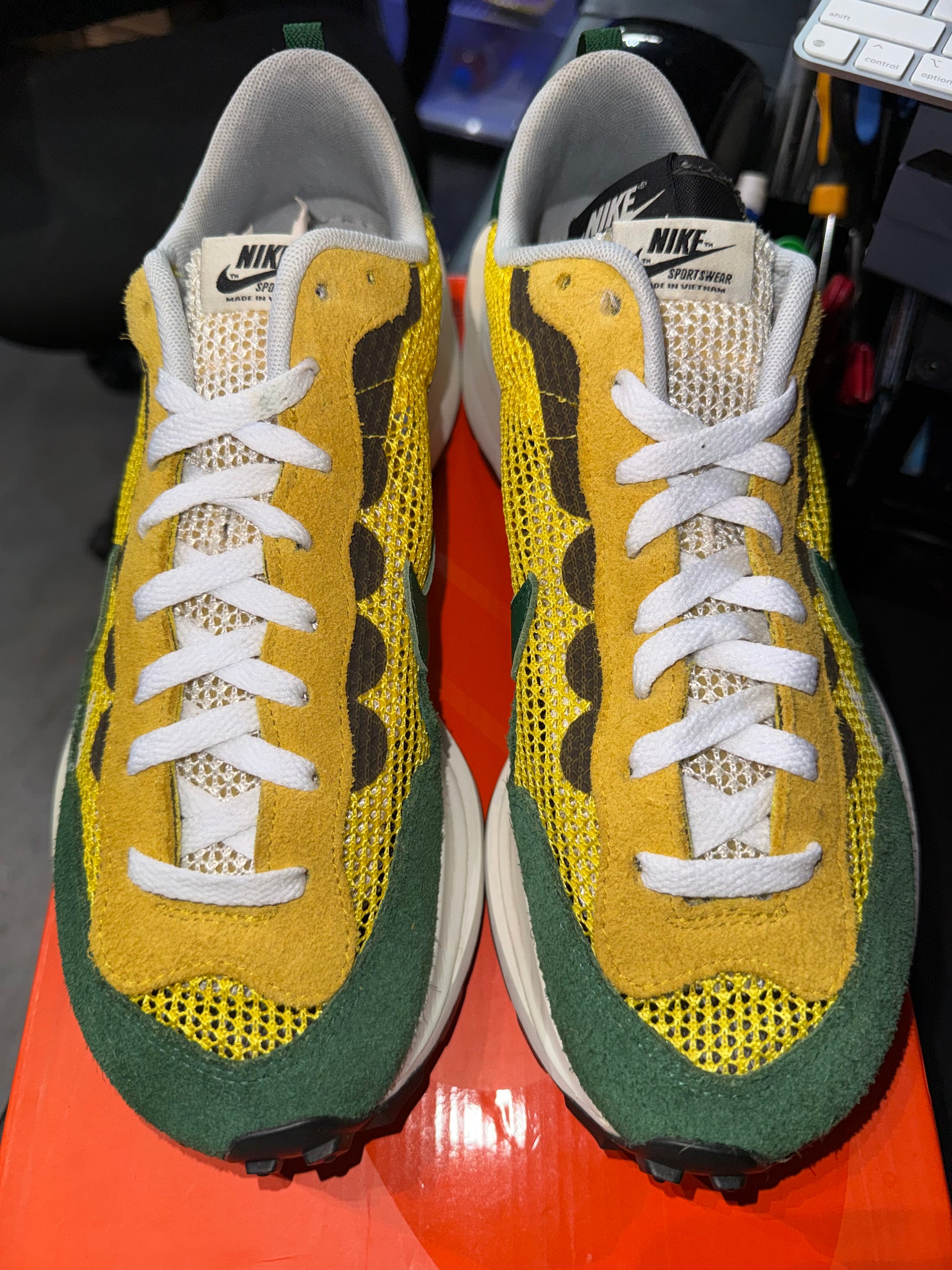 Nike Vaporwaffle sacai Tour Yellow Stadium Green