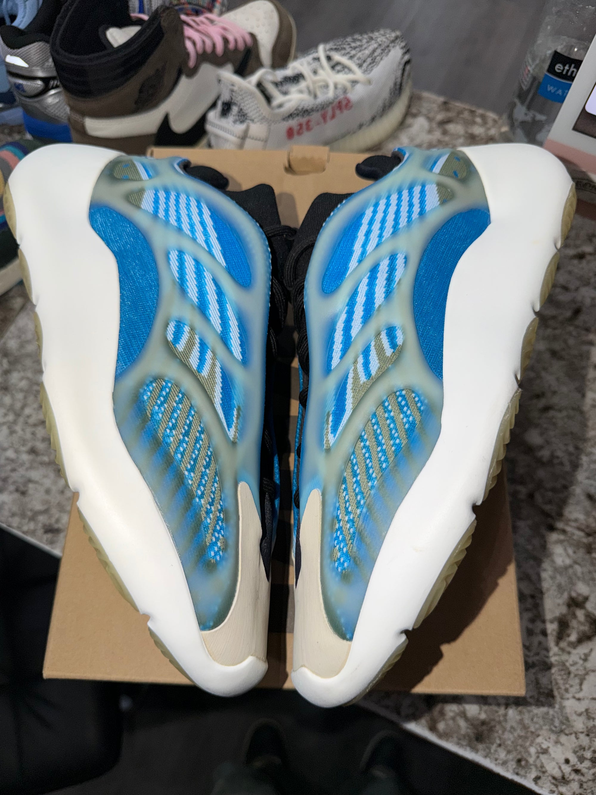 adidas Yeezy 700 V3 Arzareth