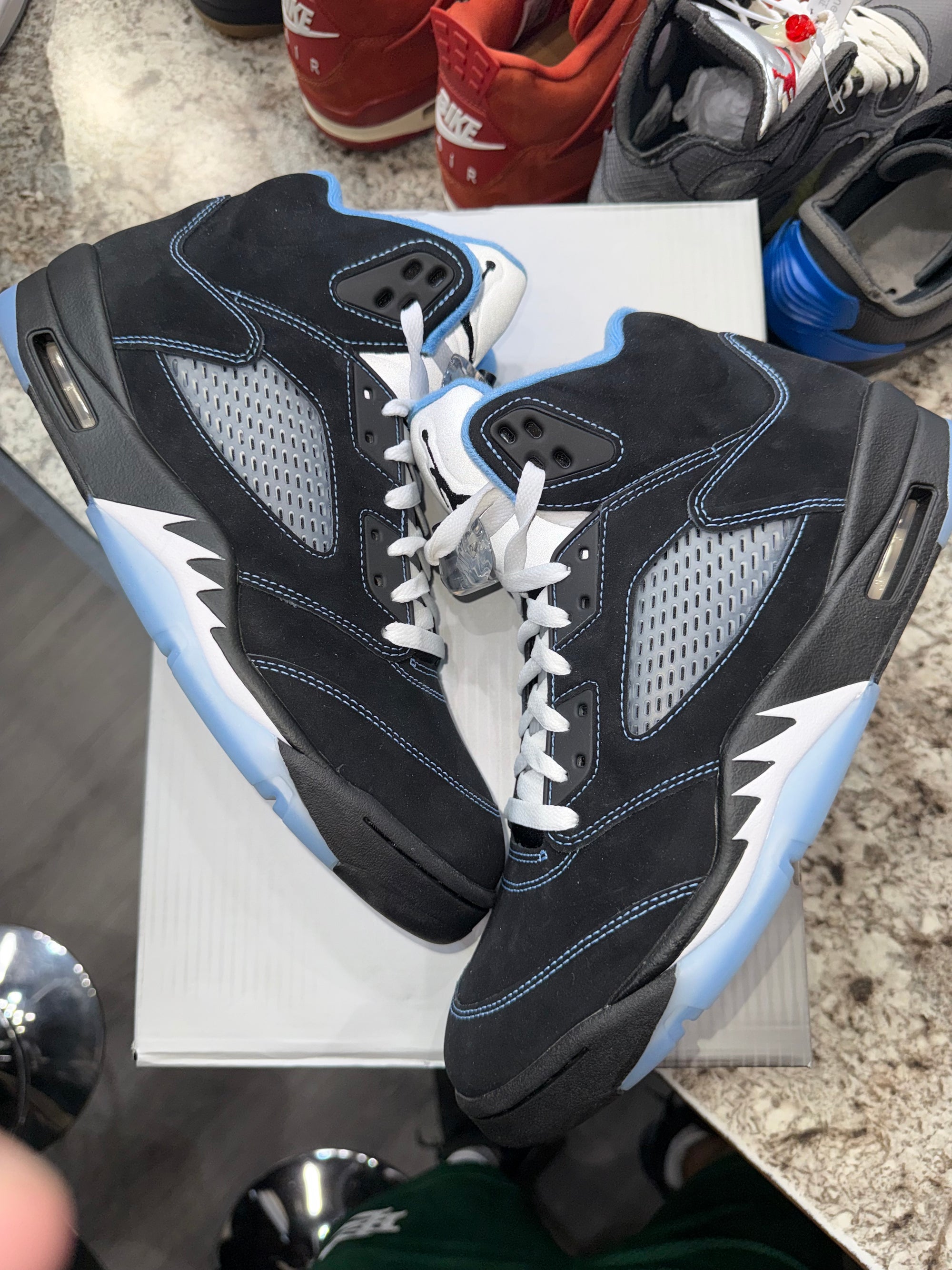Jordan 5 Retro Black University Blue (2026)