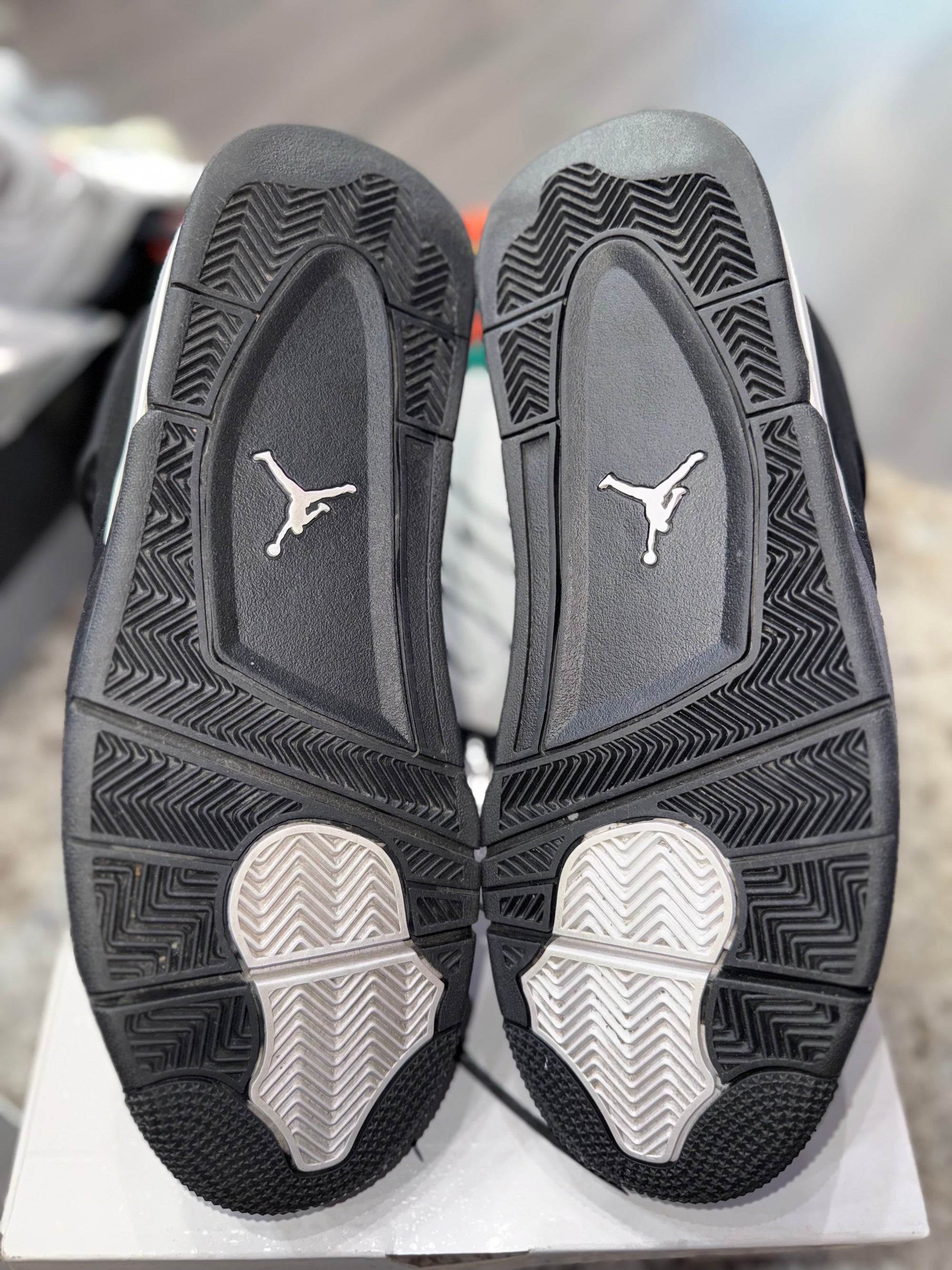 Jordan 4 Retro White Thunder