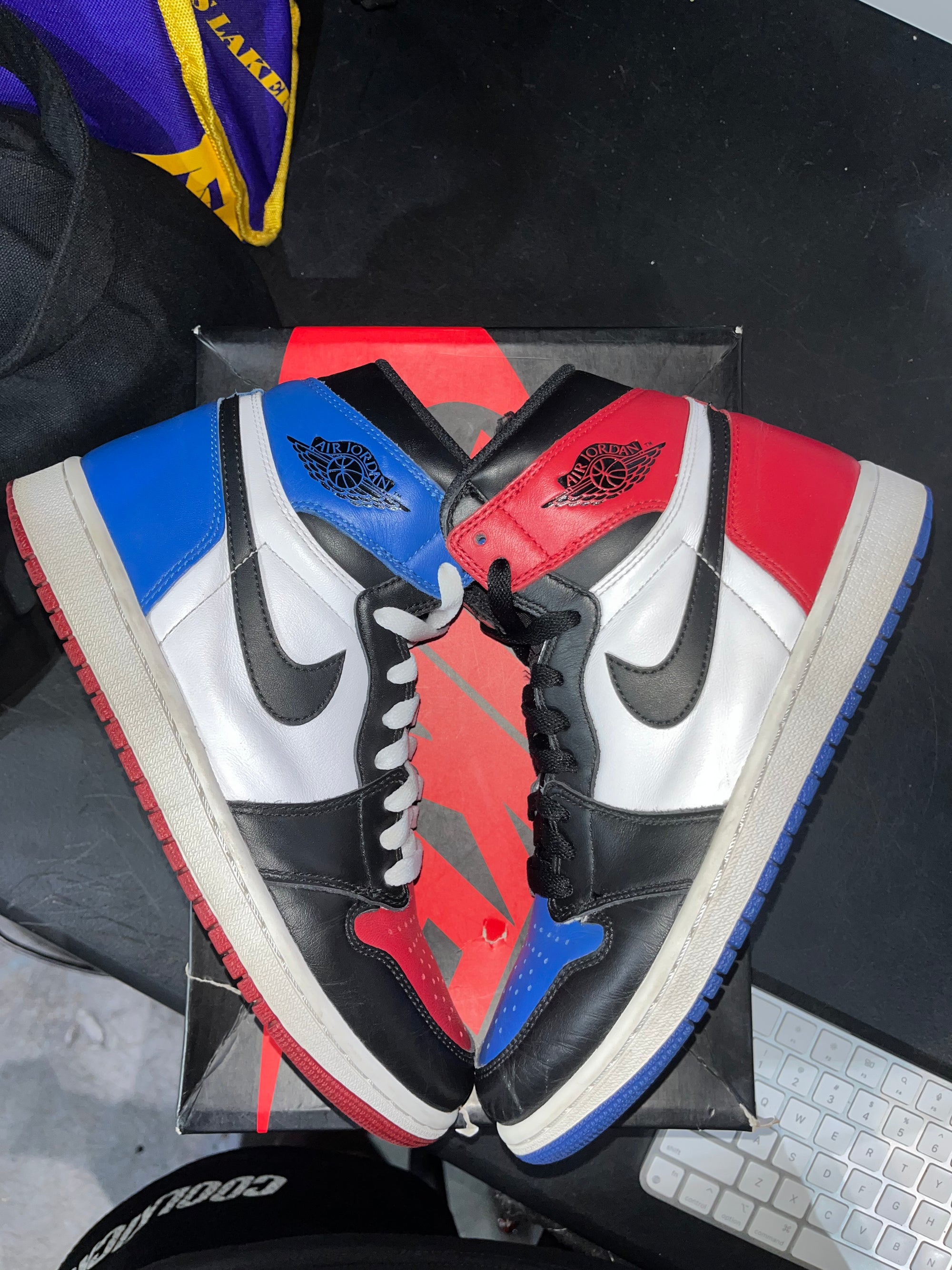 Jordan 1 Retro Top 3 (DAMAGD BOX)