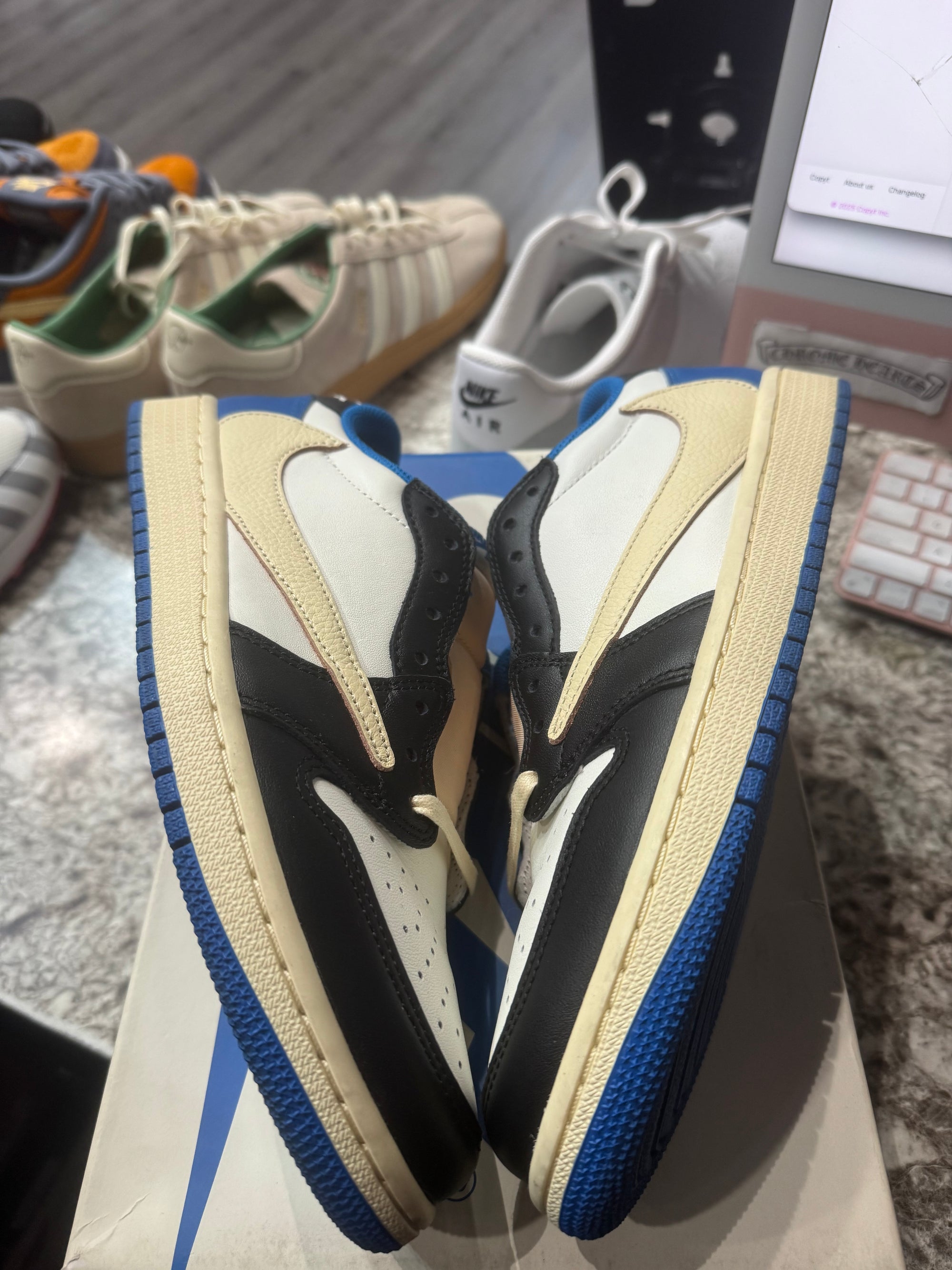 Jordan 1 Retro Low OG SP Fragment x Travis Scott (Missing Sleeve)
