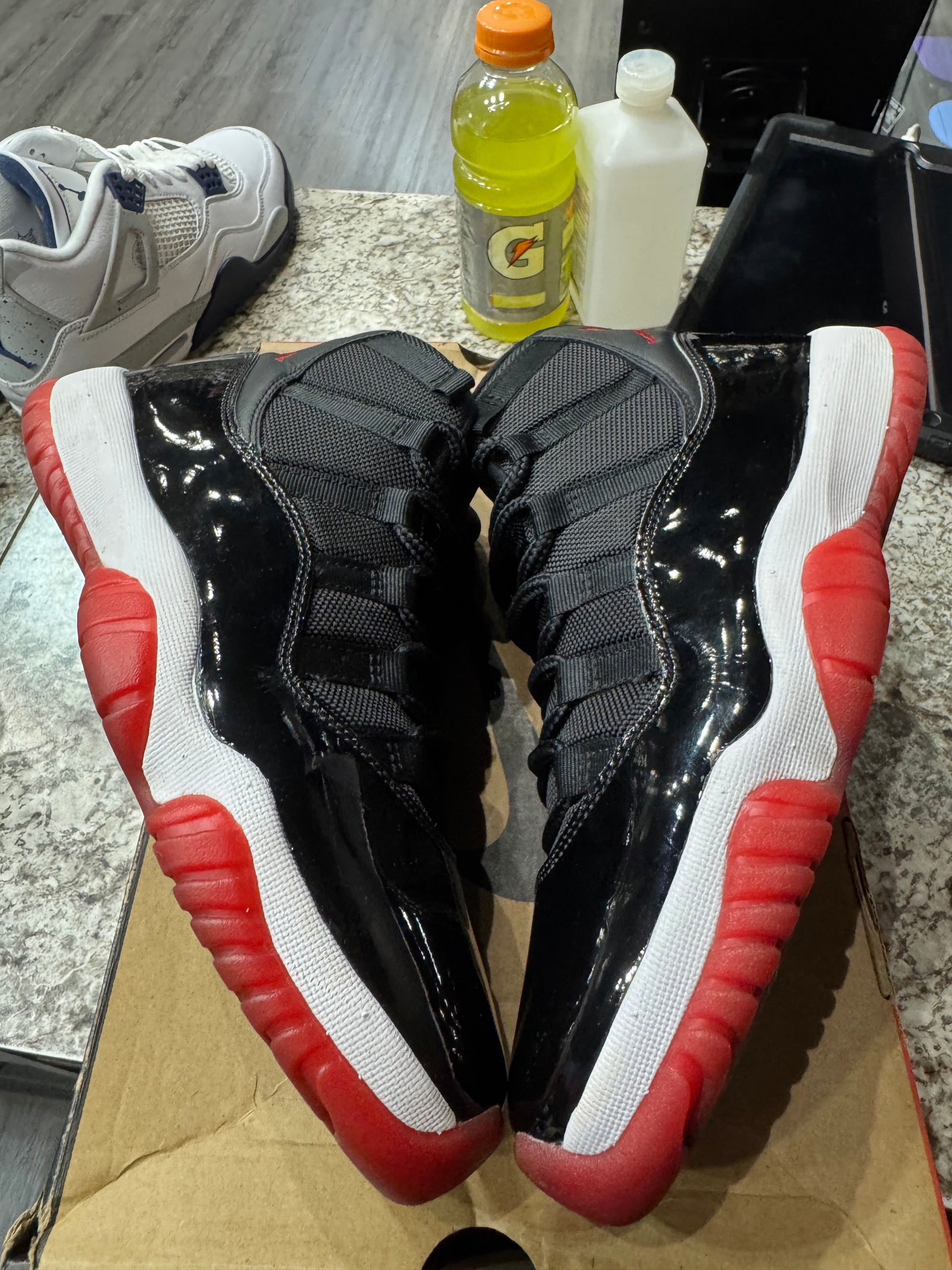Jordan 11 Retro Playoffs Bred (2019)