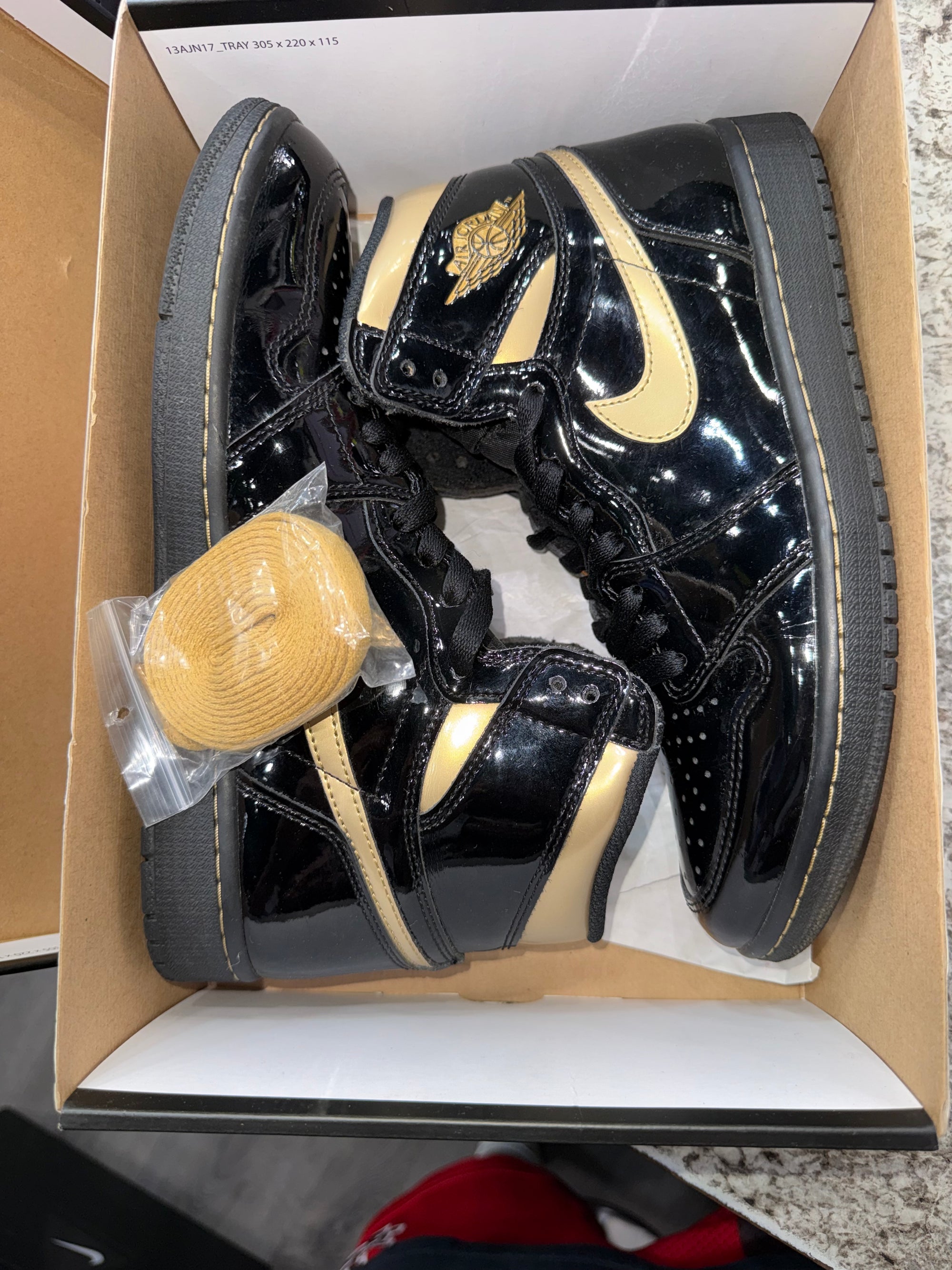Jordan 1 Retro High Black Metallic Gold (2020)