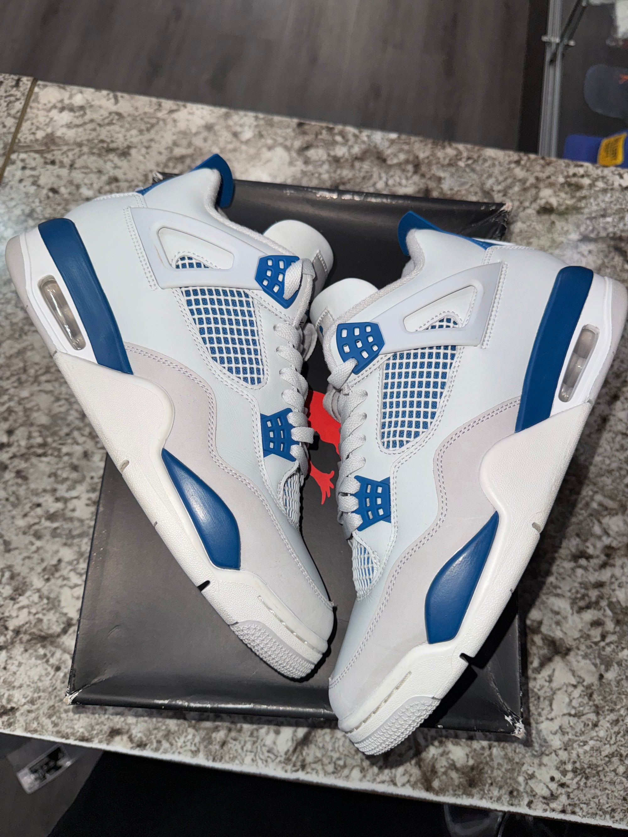 Jordan 4 Retro Military Blue (2024)