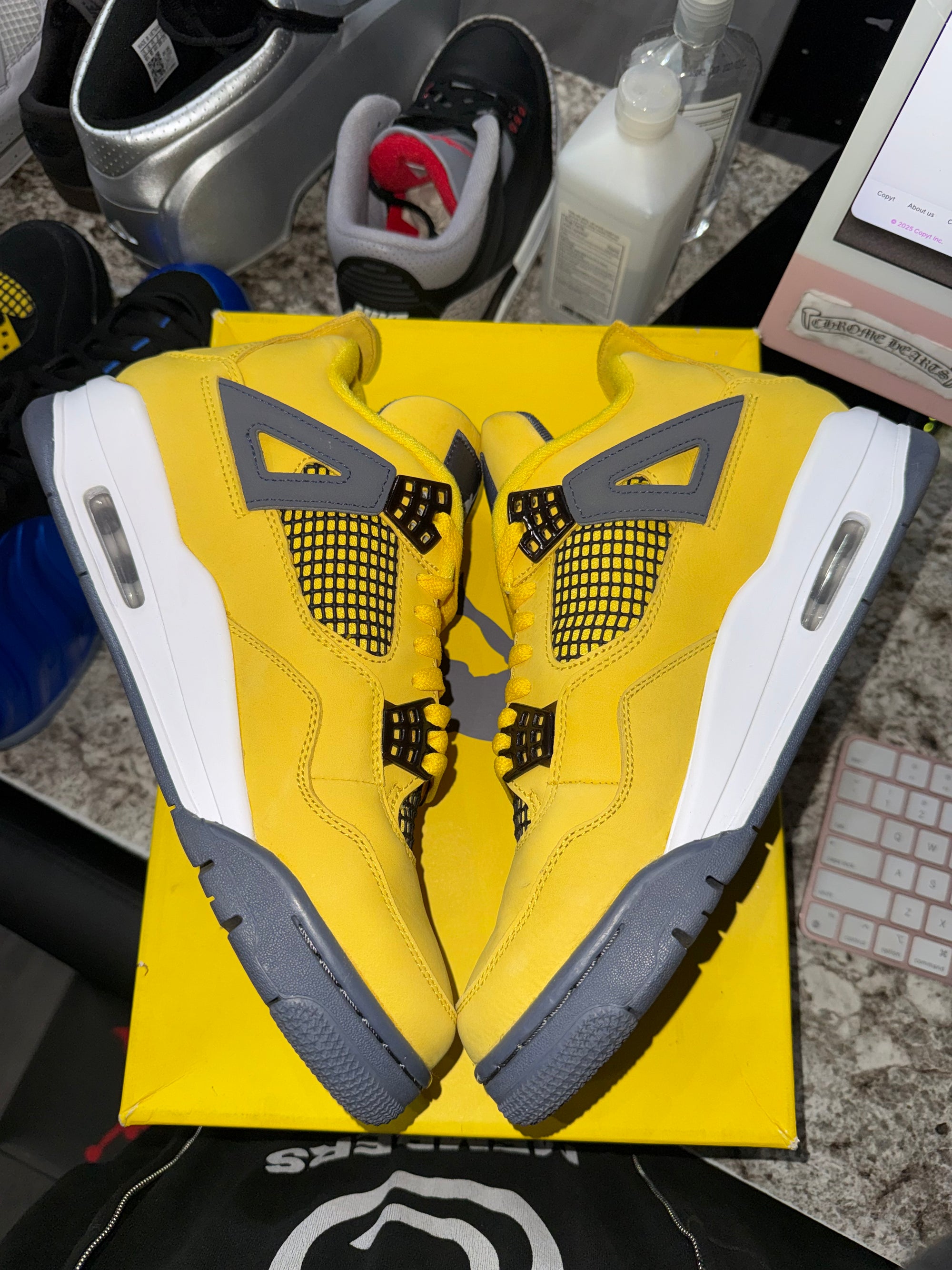Jordan 4 Retro Lightning (2021)