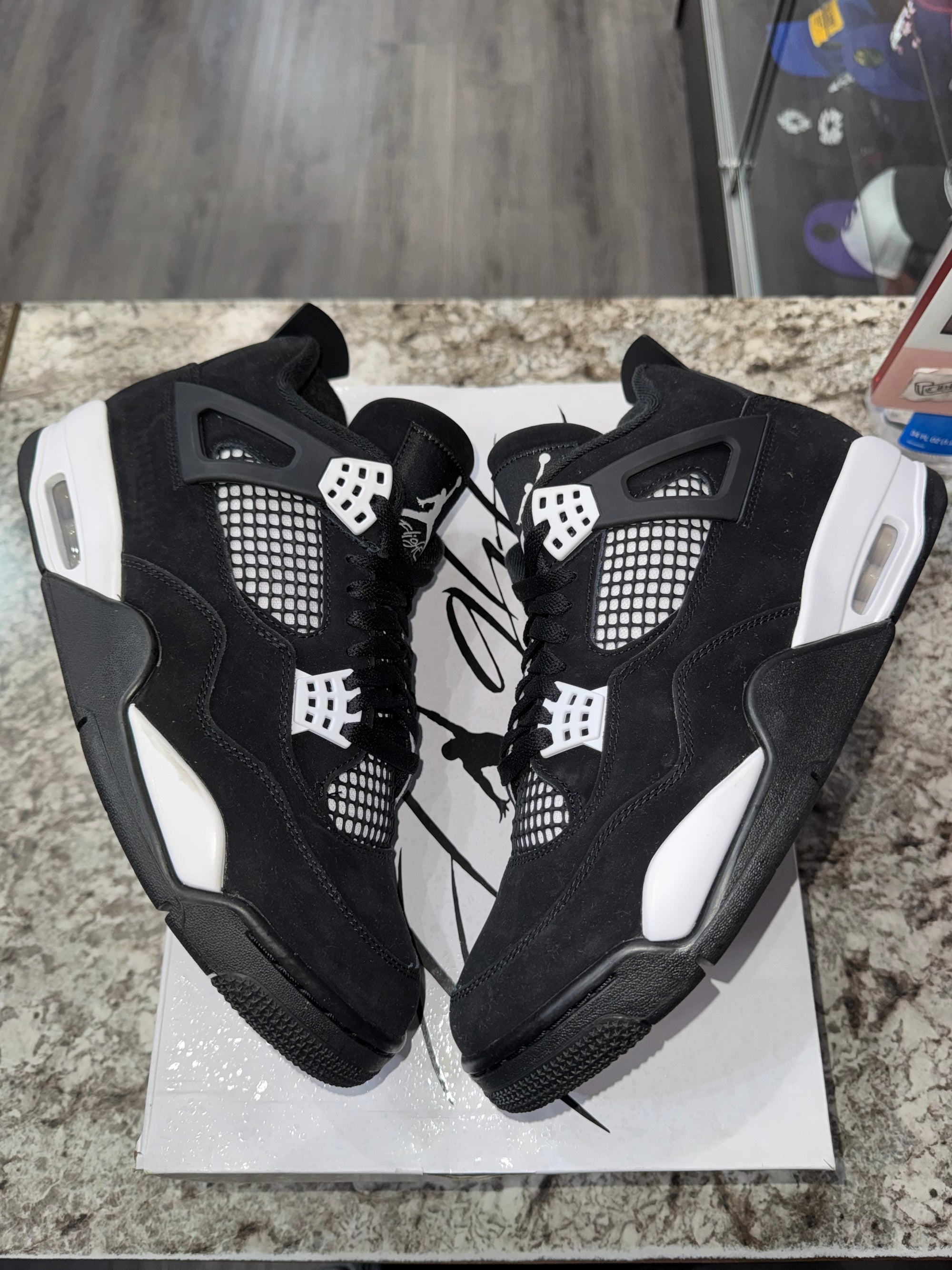 Jordan 4 Retro White Thunder
