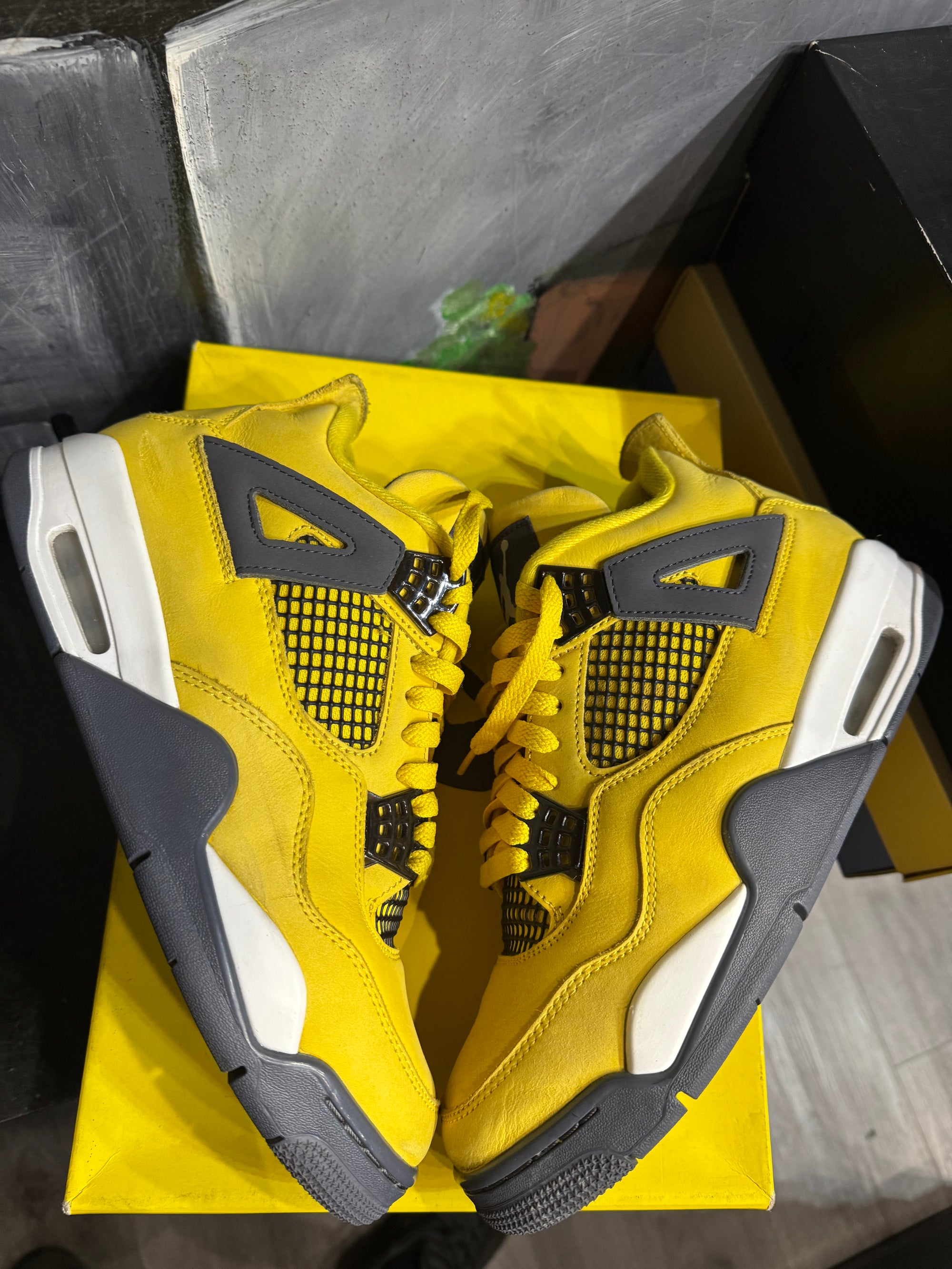 Jordan 4 Retro Lightning (2021)