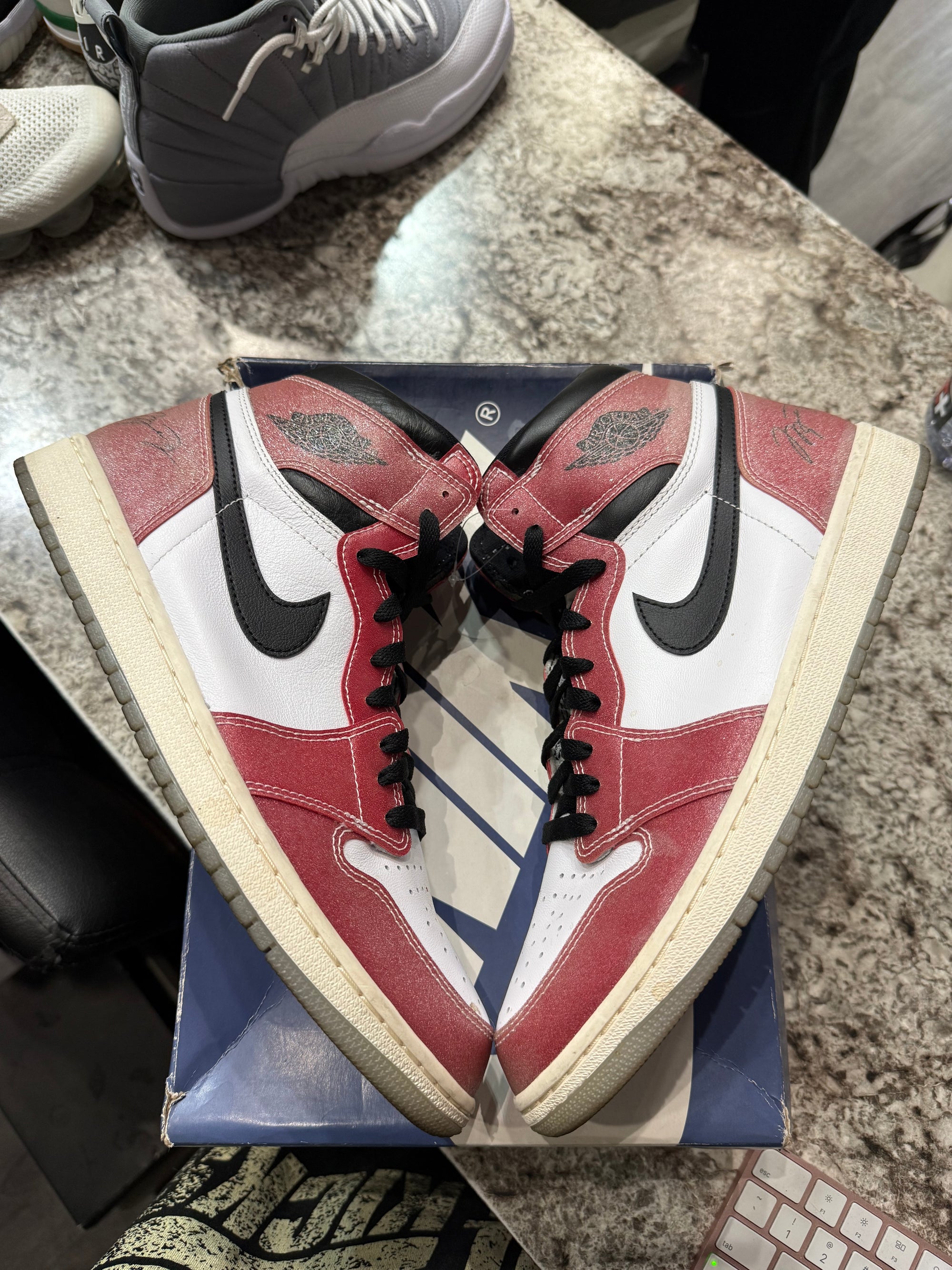 Jordan 1 Retro High Trophy Room Chicago (DAMAGED BOX) (REP BOX)