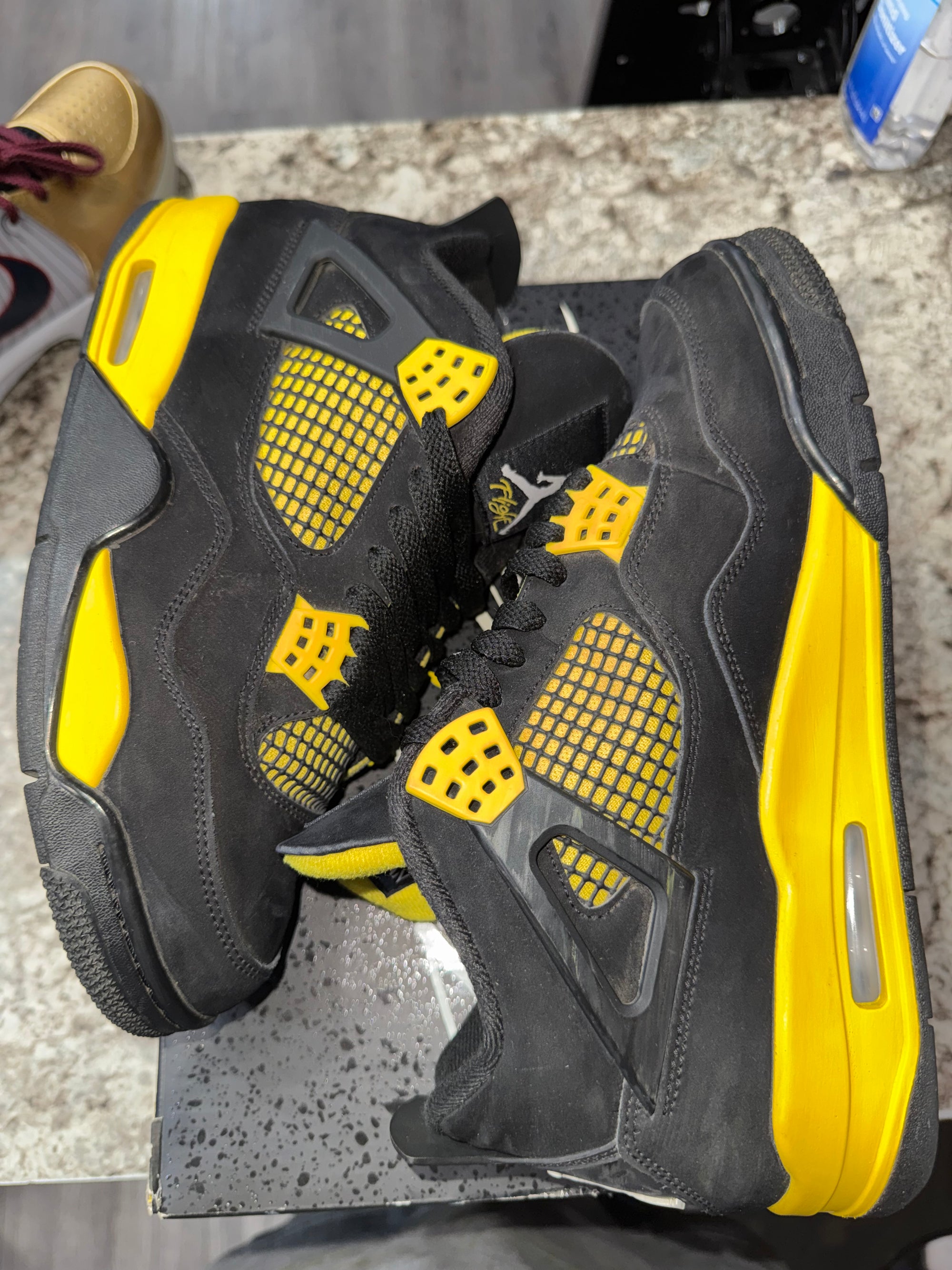 Jordan 4 Retro Thunder (2023)