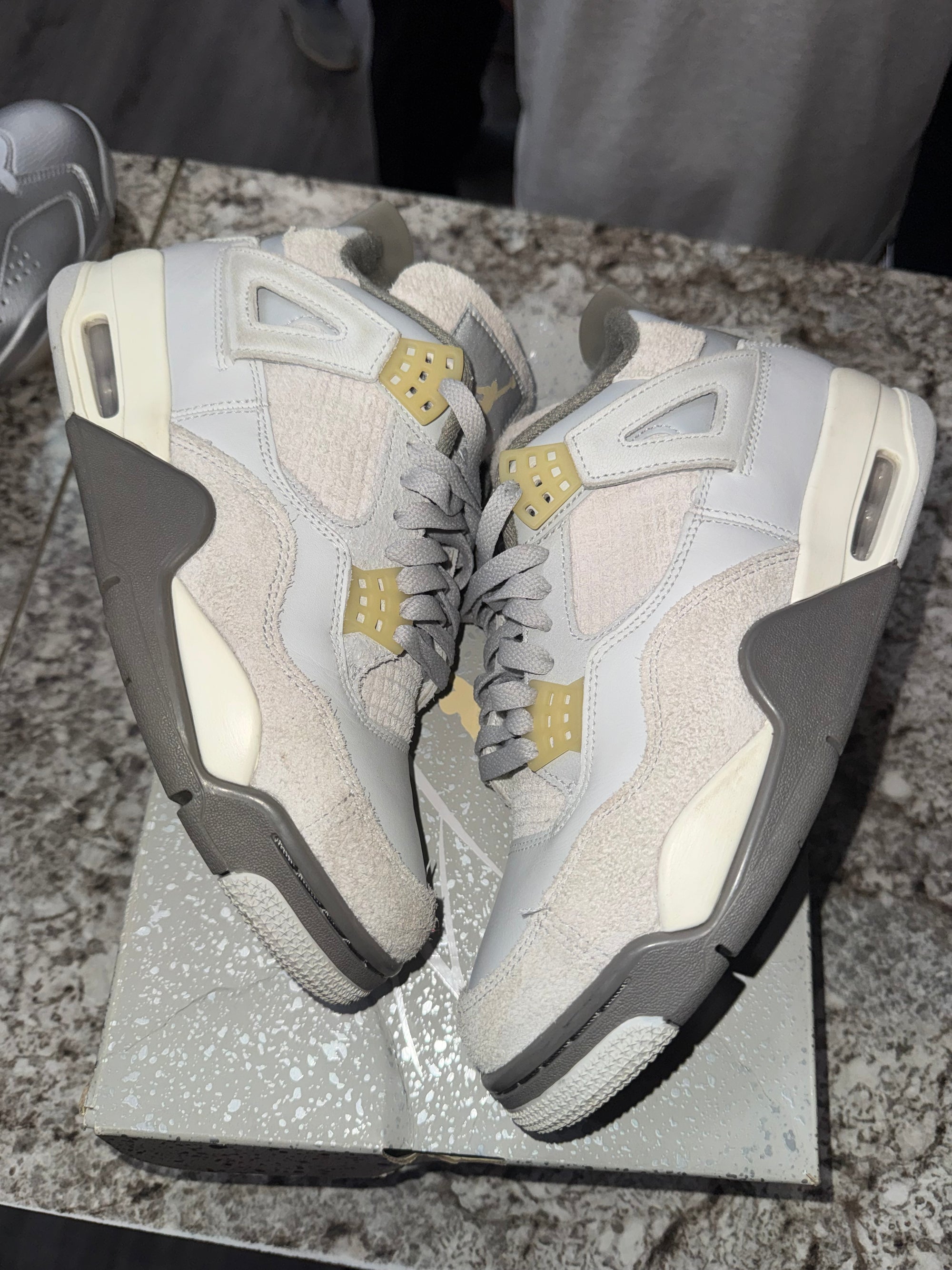 Jordan 4 Retro SE Craft Photon Dust