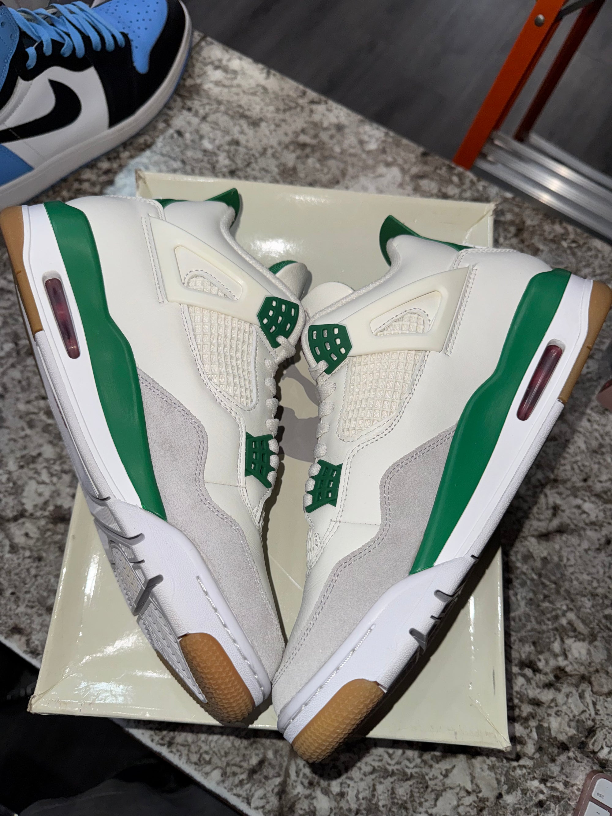 Jordan 4 Retro SB Pine Green