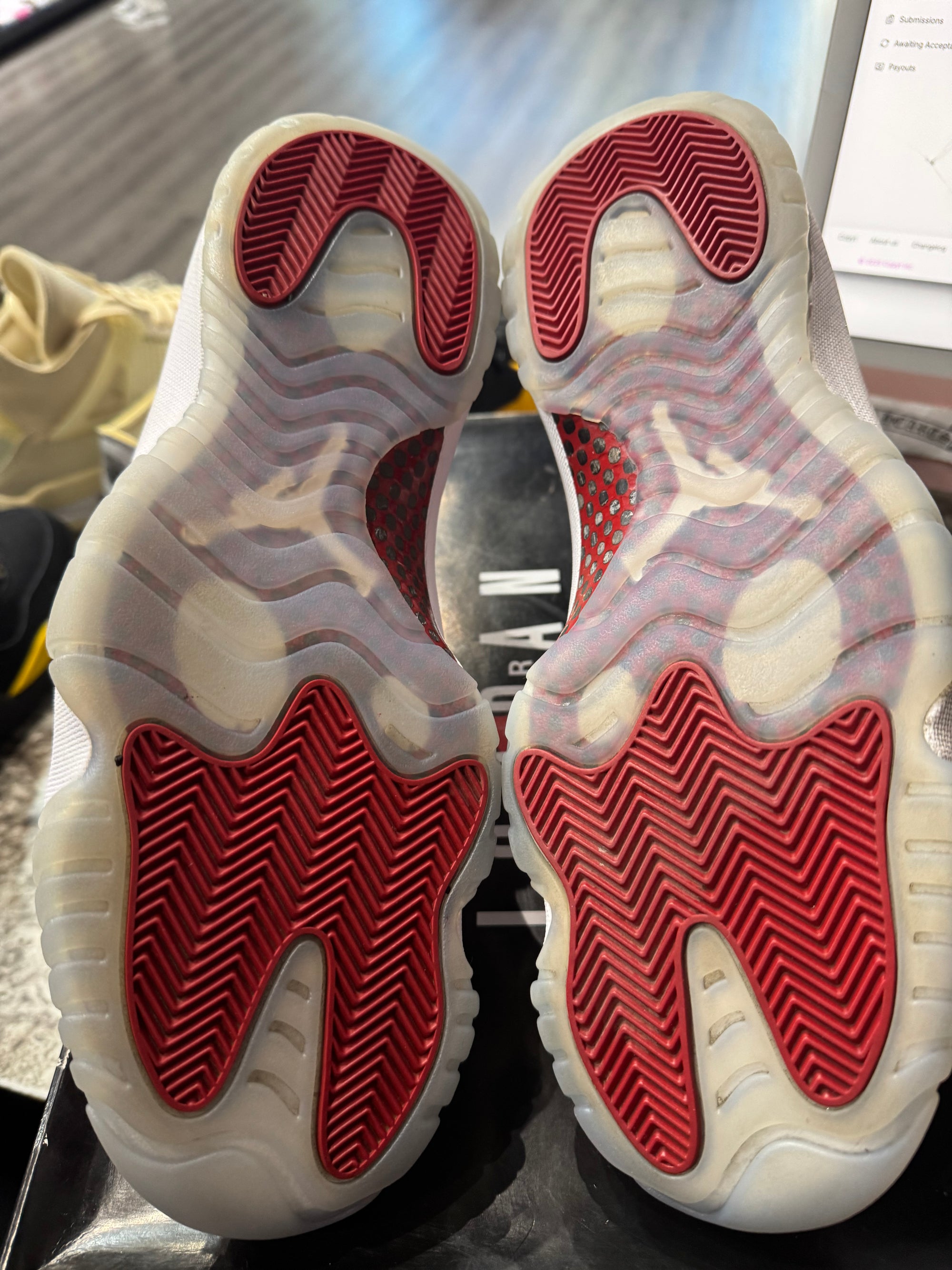 Jordan 11 Retro Cherry (2022)