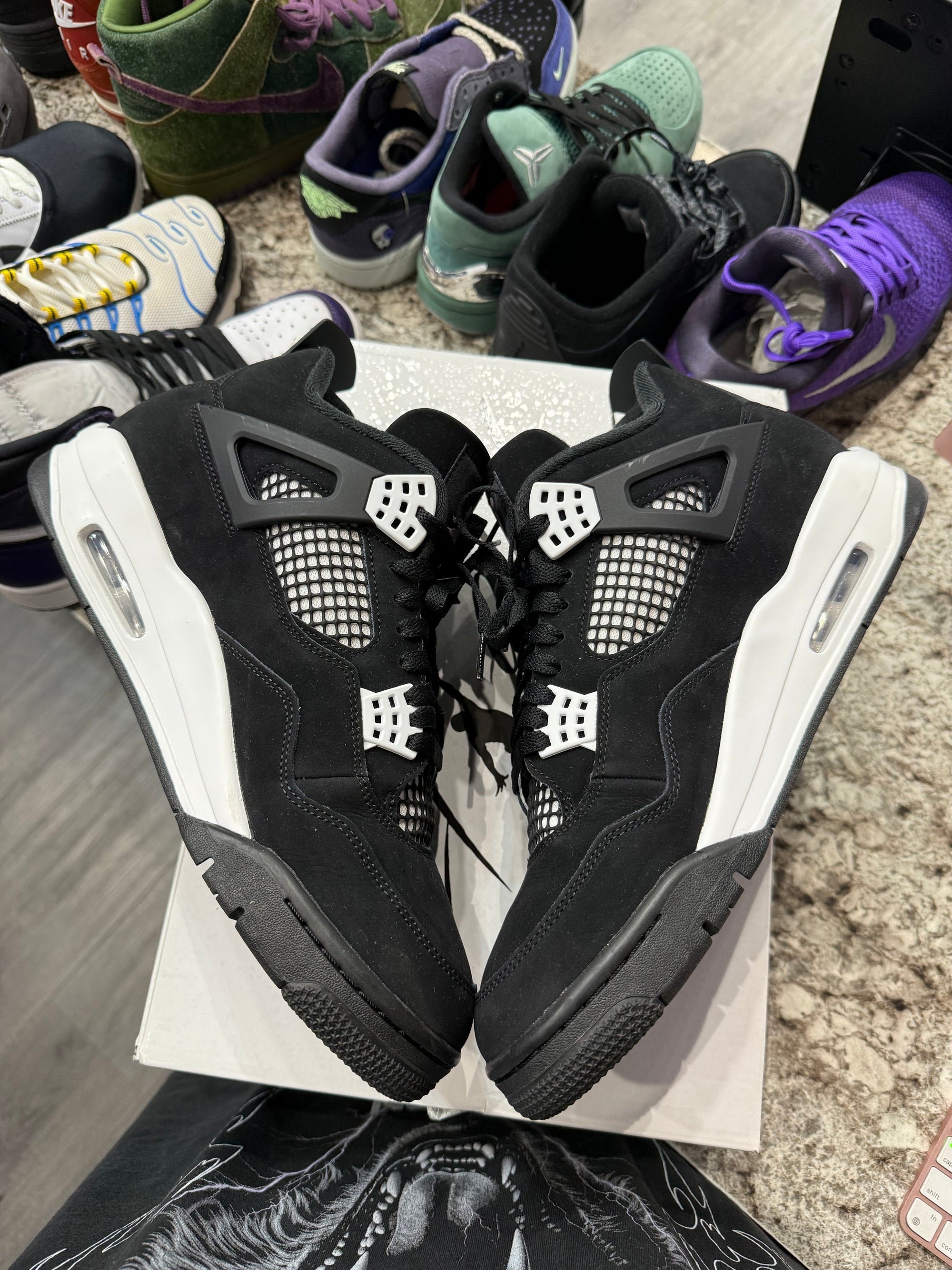 Jordan 4 Retro White Thunder