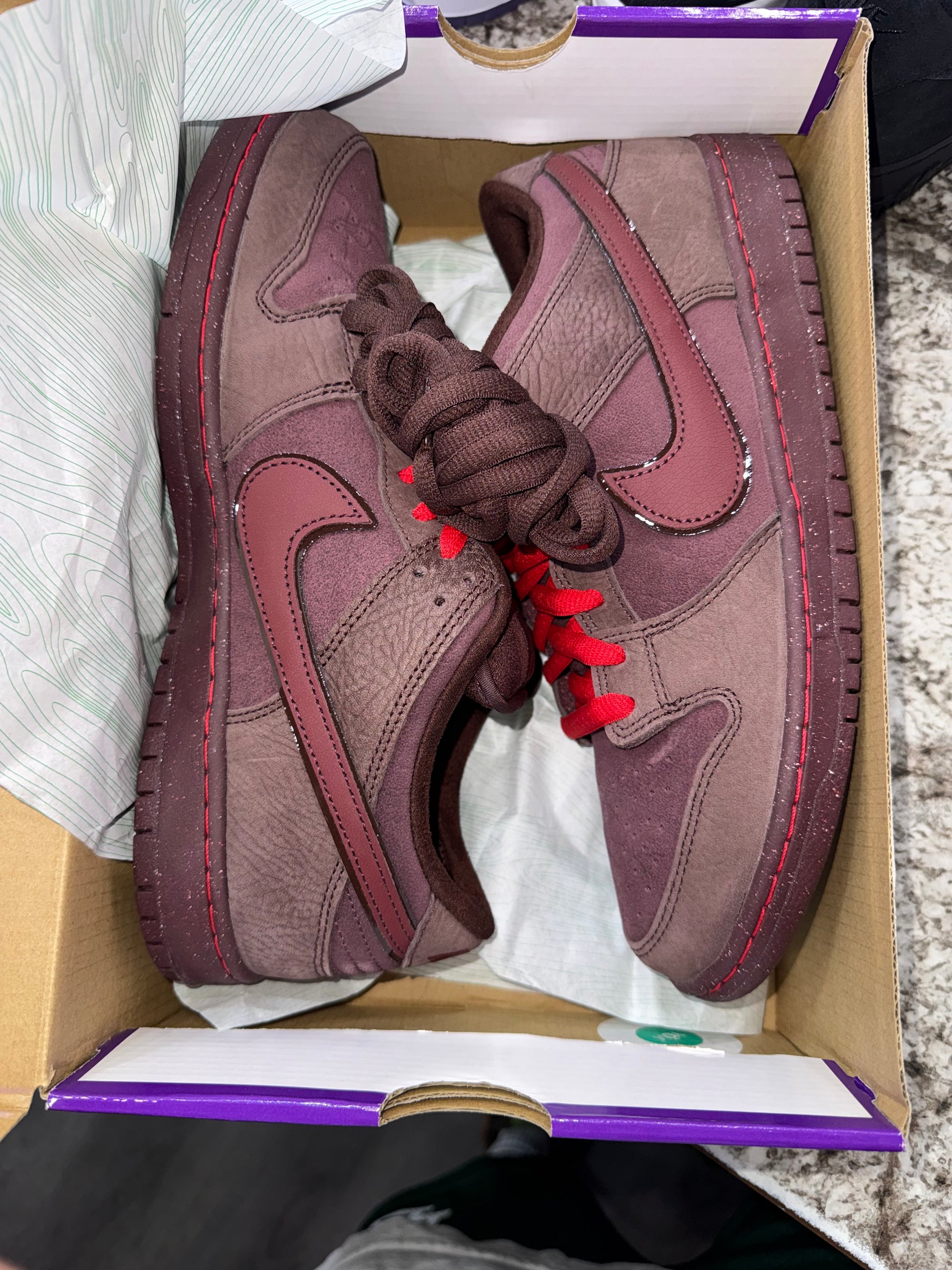 Nike SB Dunk Low City of Love Burgundy Crush