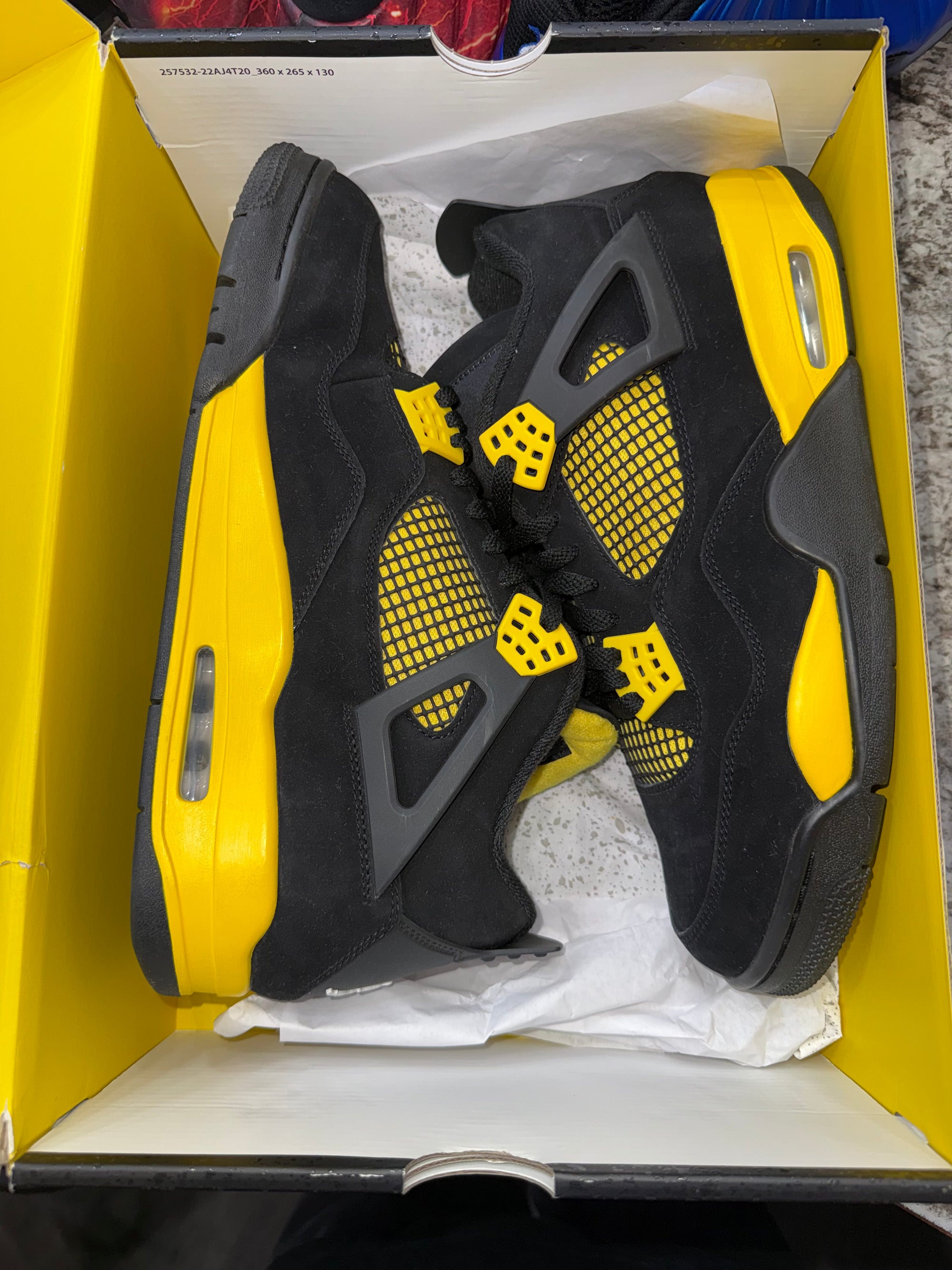 Jordan 4 Retro Thunder (2023)