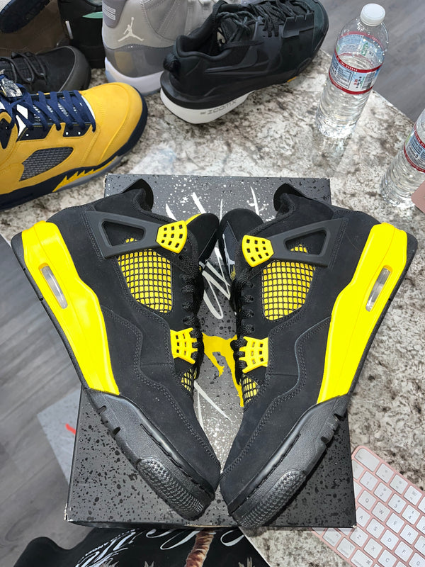 Jordan 4 Retro Thunder (2023)