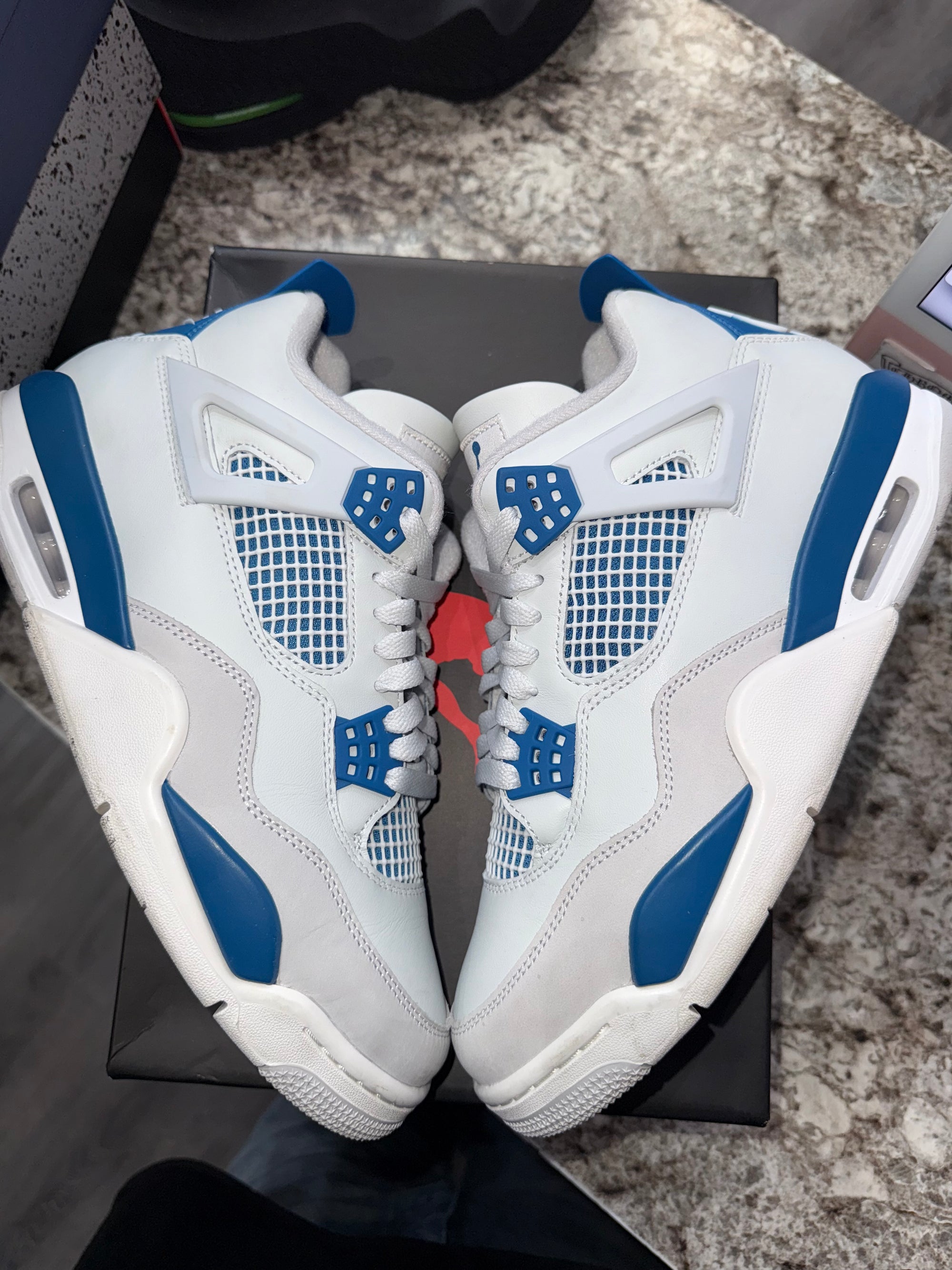 Jordan 4 Retro Military Blue (2024)