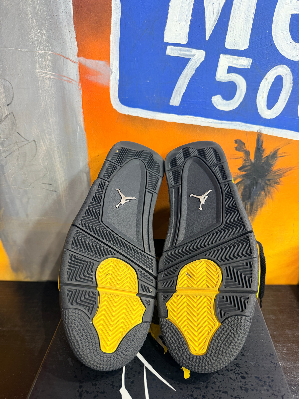 Jordan 4 Retro Thunder (2023)