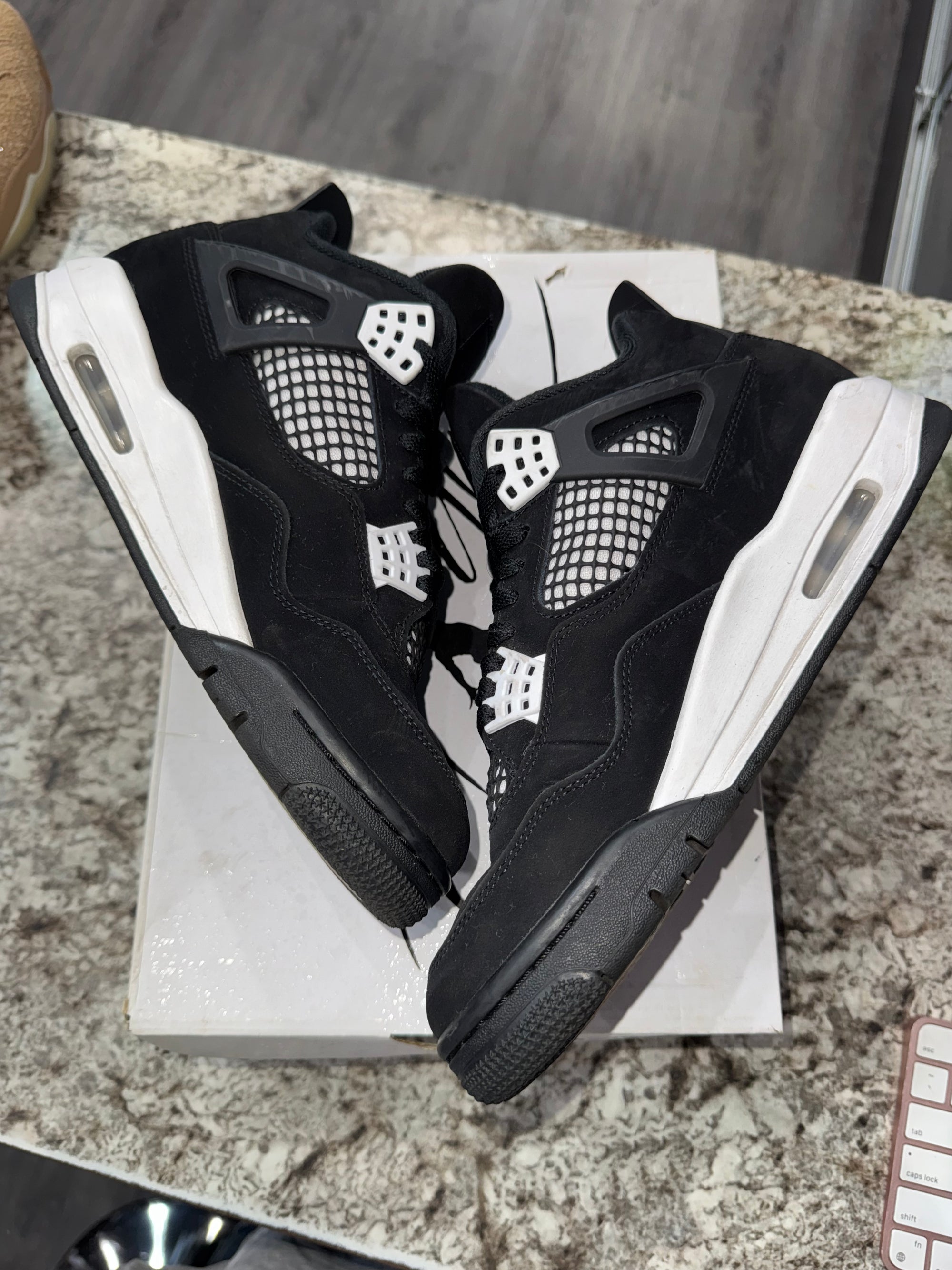Jordan 4 Retro White Thunder
