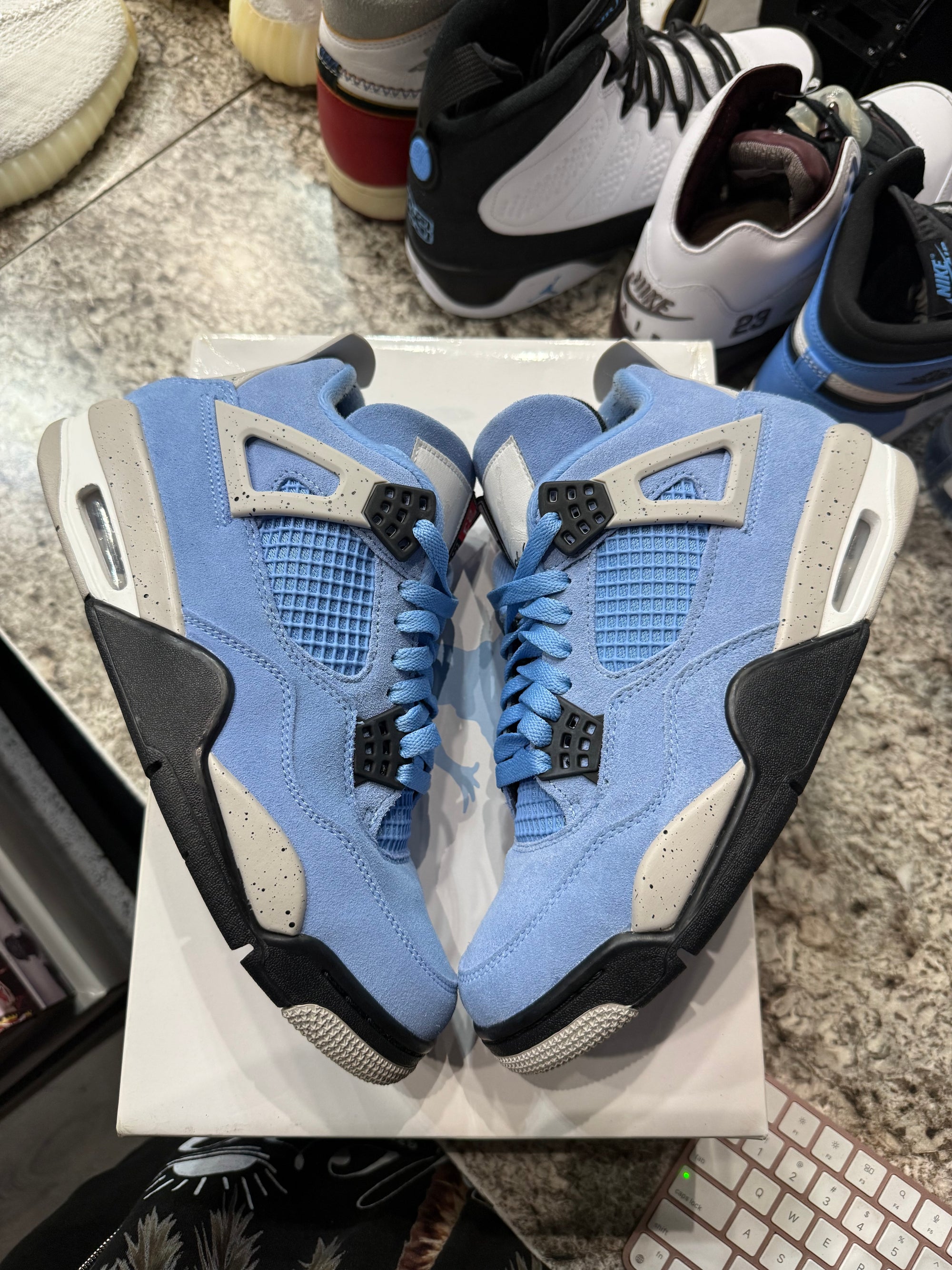 Jordan 4 Retro University Blue