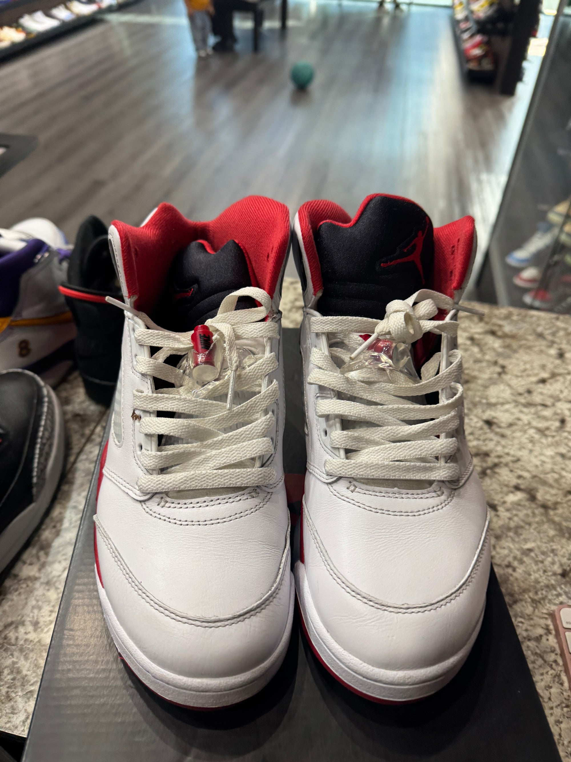 Jordan 5 Retro Fire Red Black Tongue (2025)