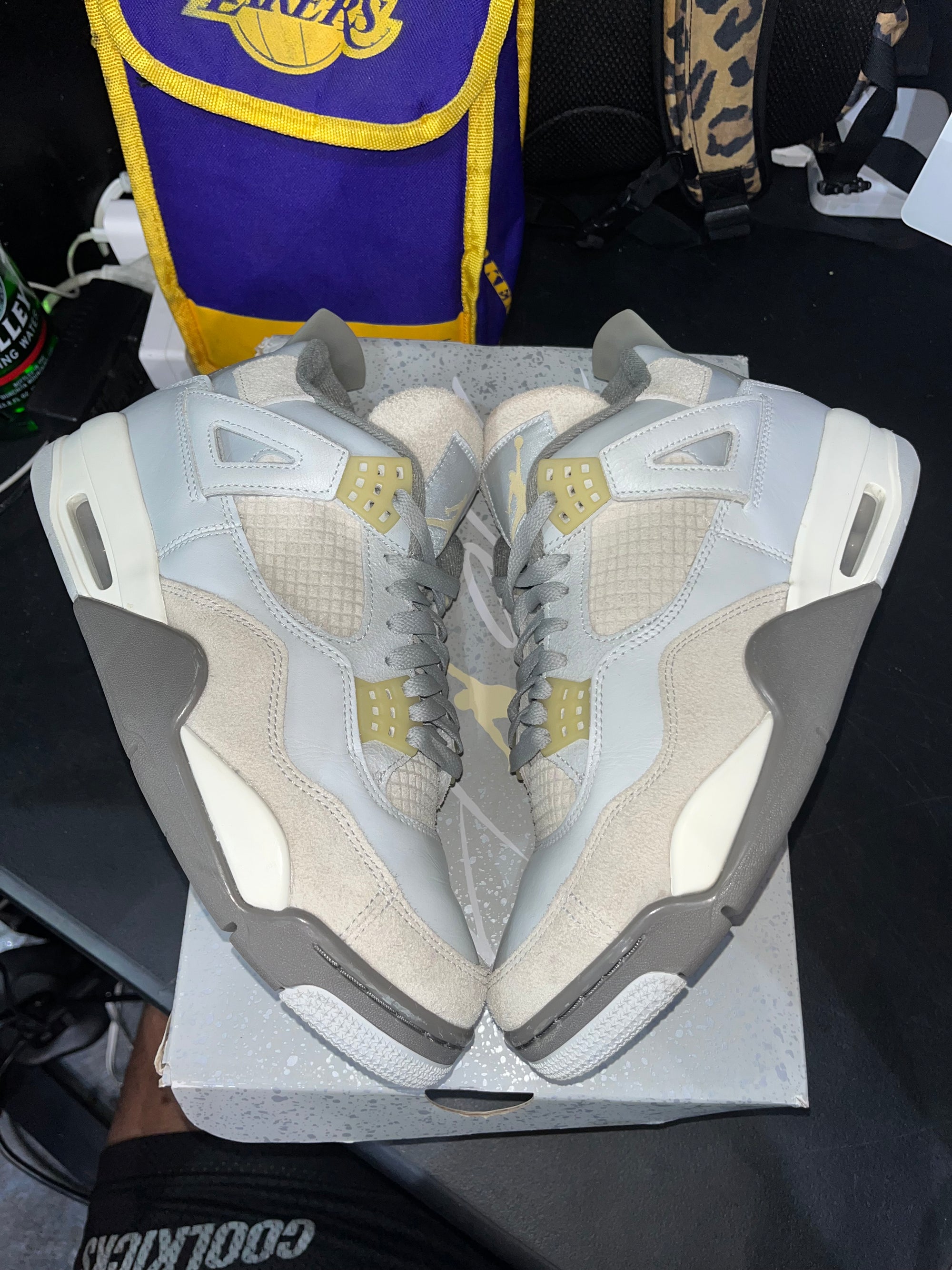 Jordan 4 Retro SE Craft Photon Dust (DAMAGED BOX)