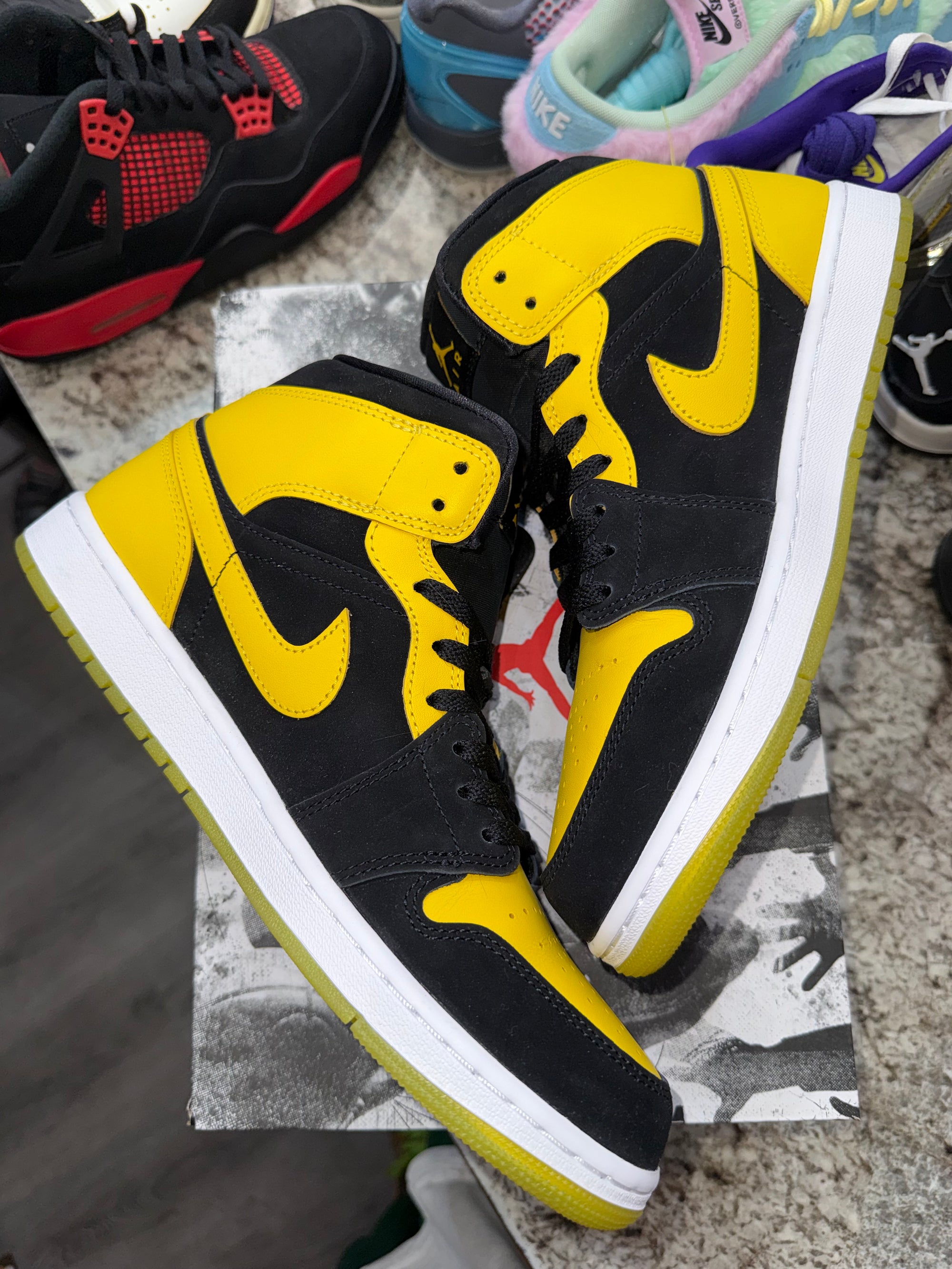Jordan 1 Mid New Love (2025)