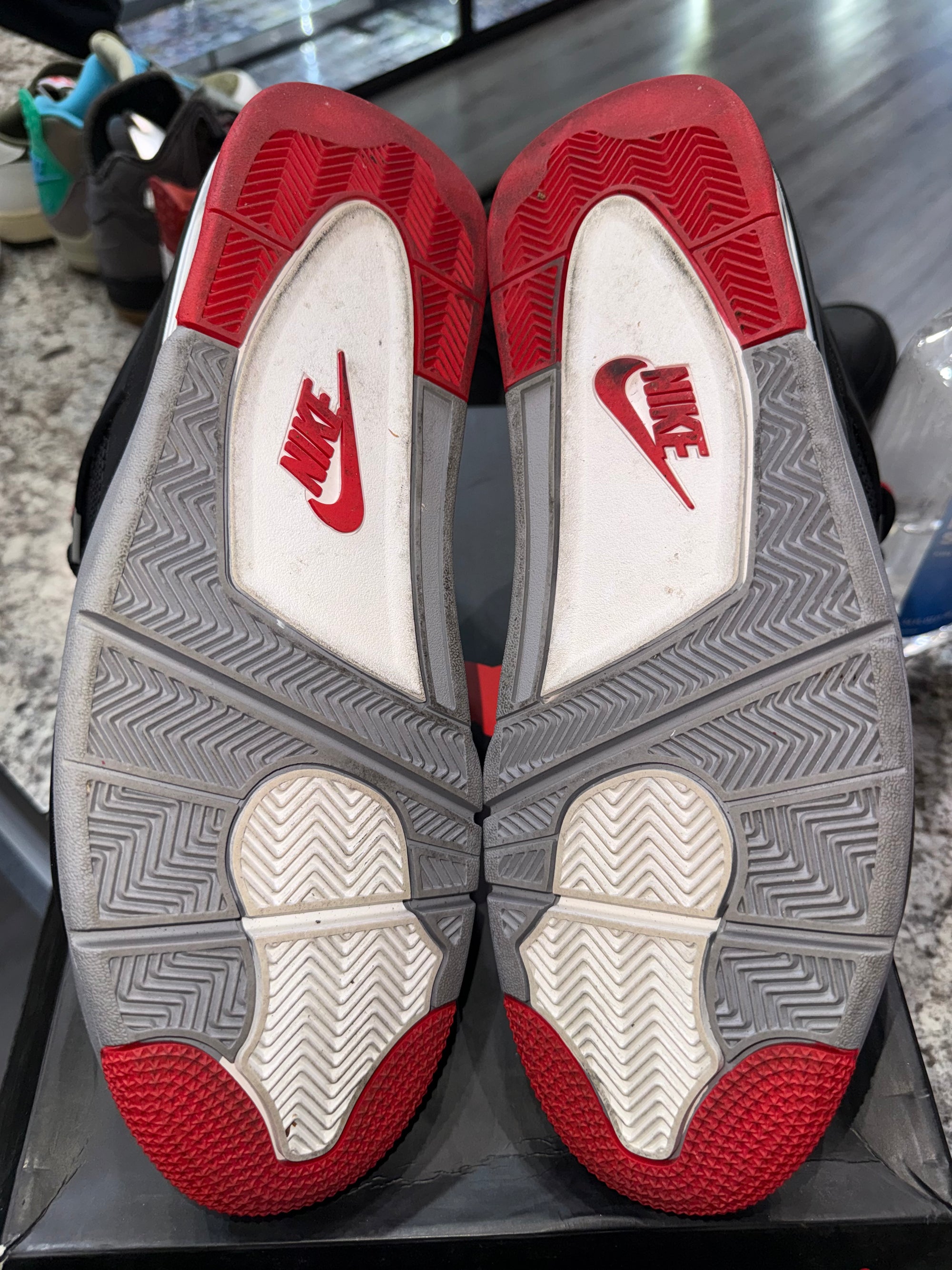 Jordan 4 Retro Bred (2019)