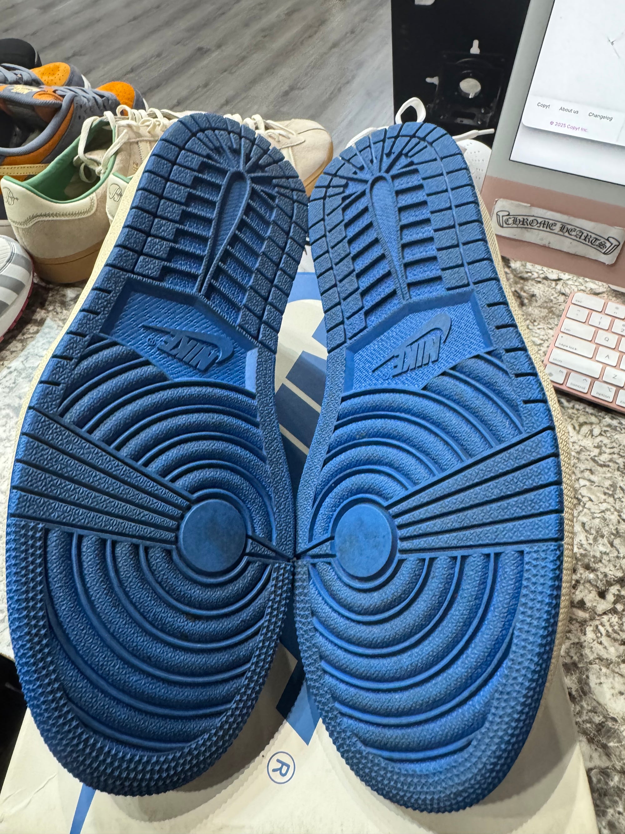 Jordan 1 Retro Low OG SP Fragment x Travis Scott (Missing Sleeve)