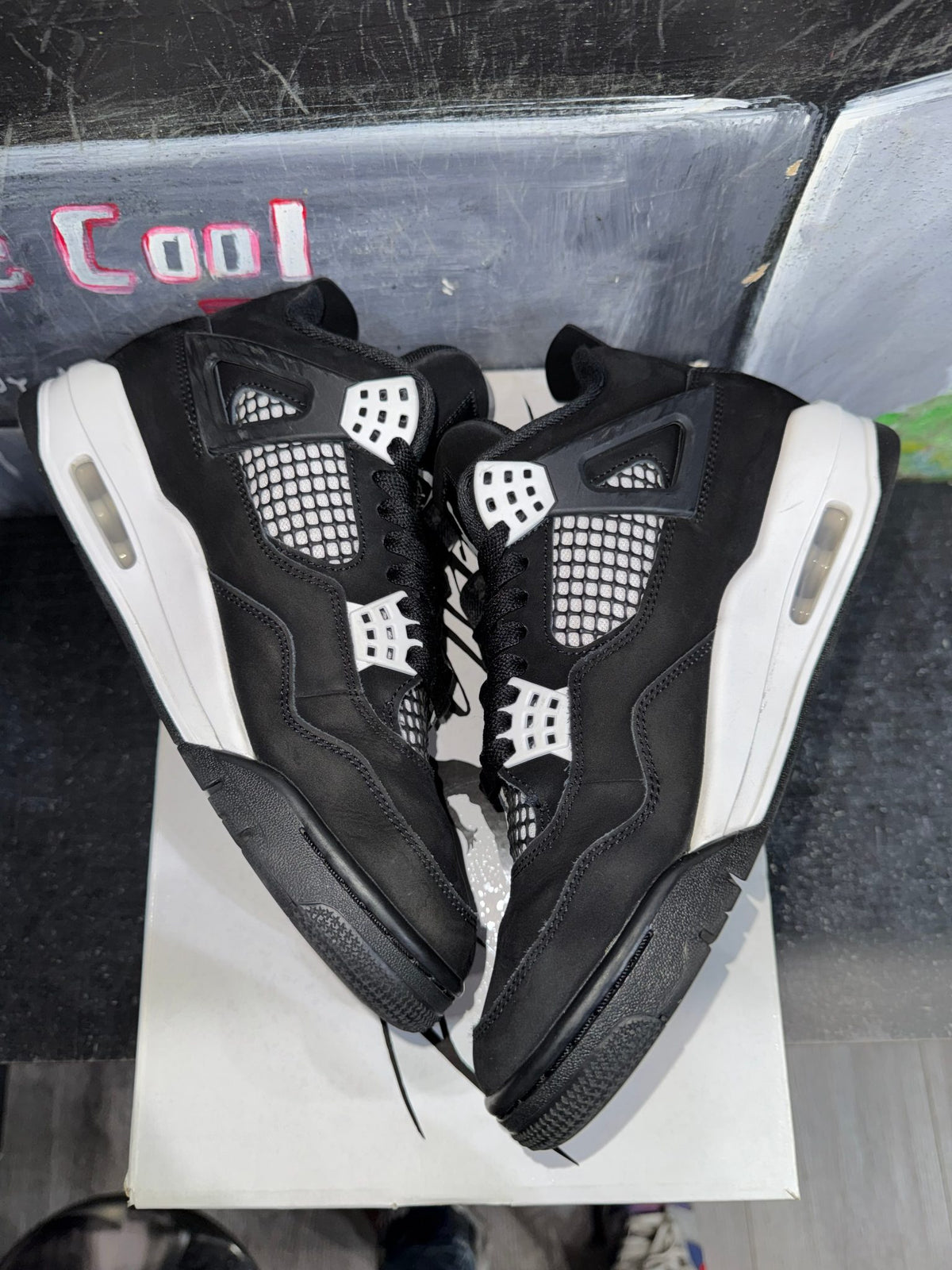 Jordan 4 Retro White Thunder