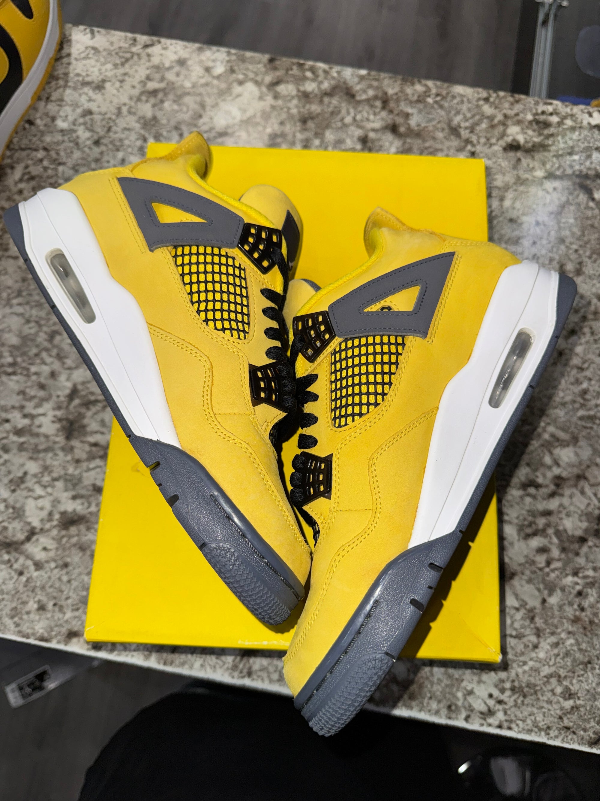 Jordan 4 Retro Lightning (2021)