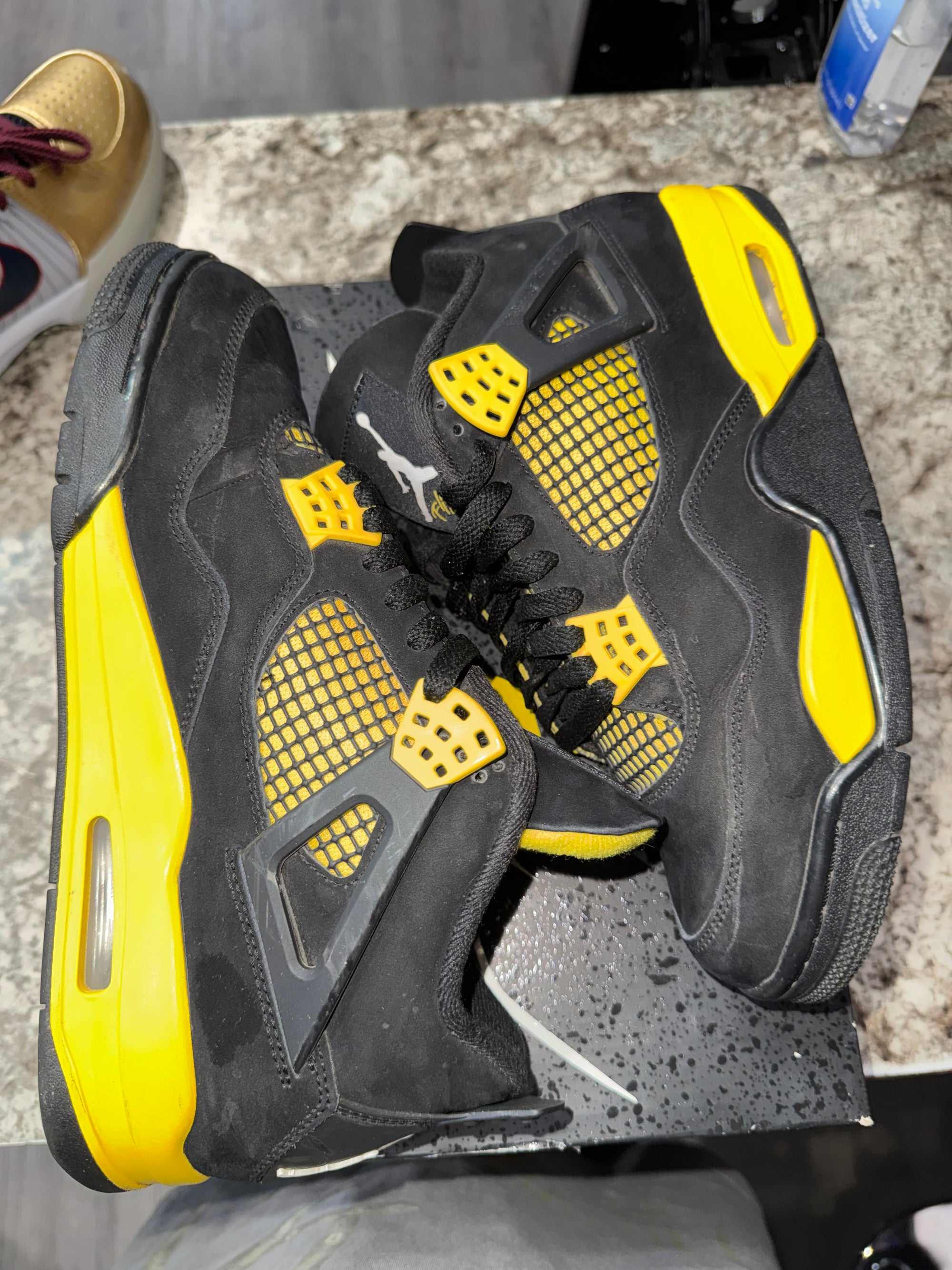 Jordan 4 Retro Thunder (2023)