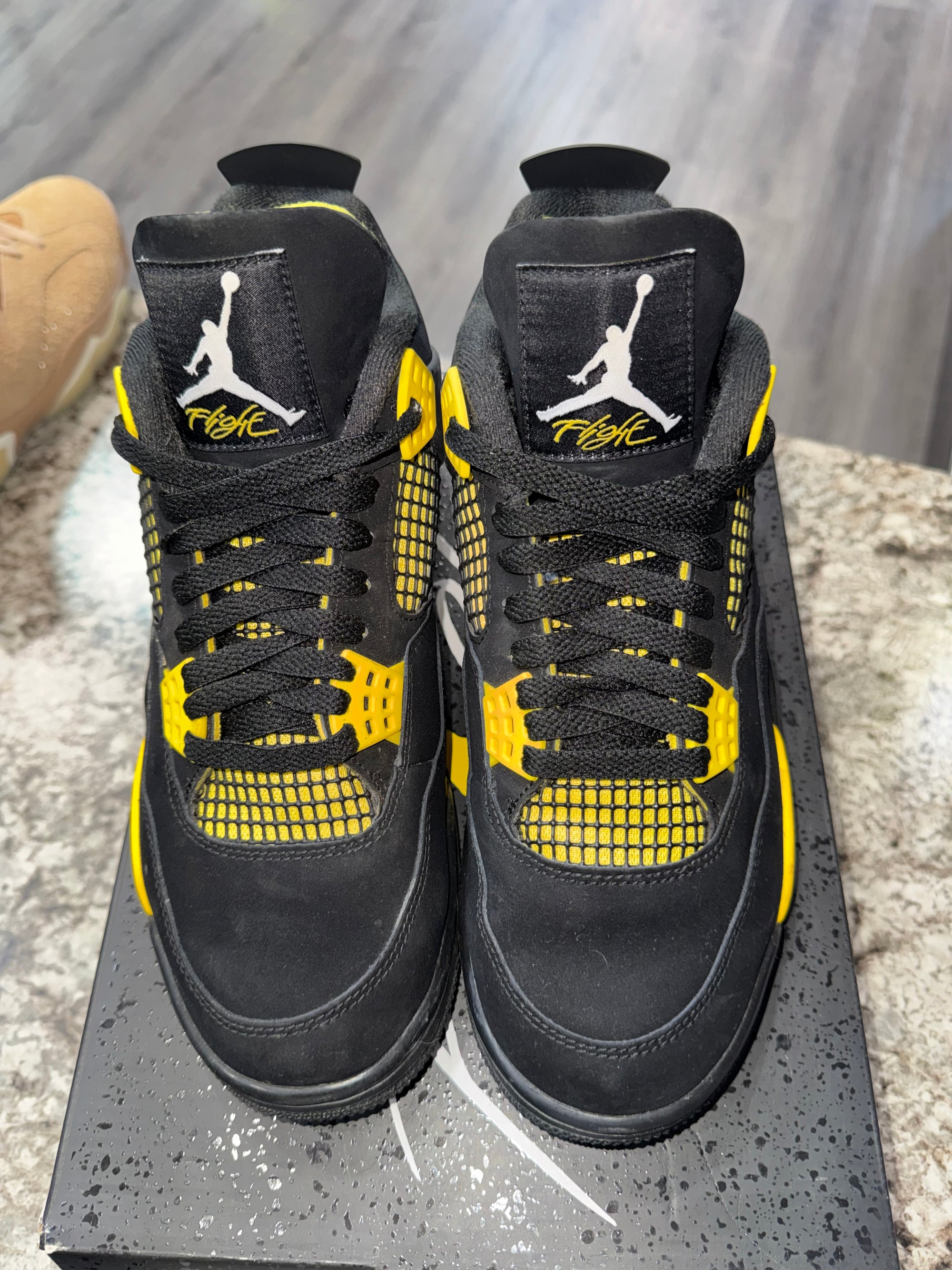 Jordan 4 Retro Thunder (2023)
