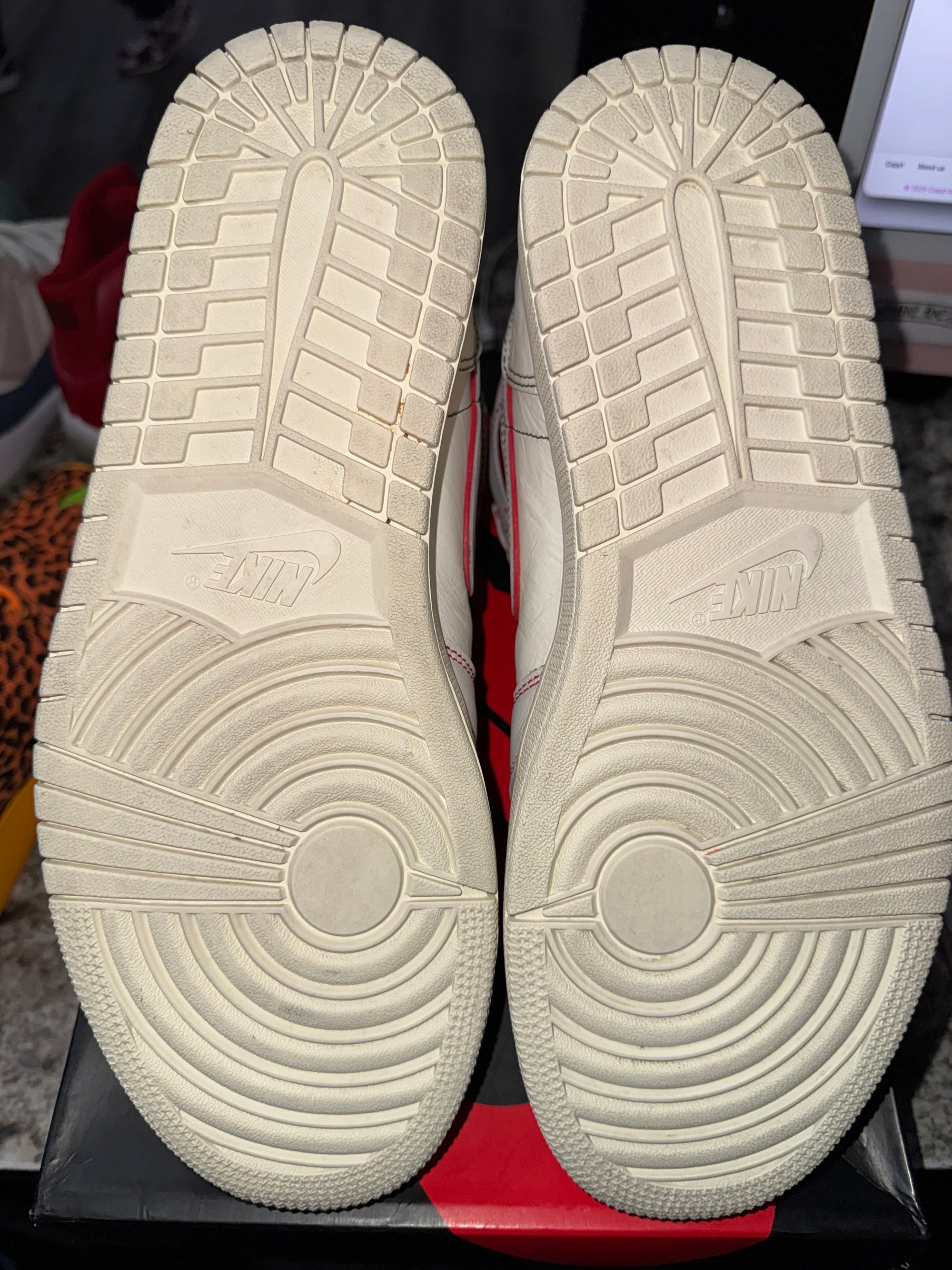 Jordan 1 Retro High Phantom Gym Red